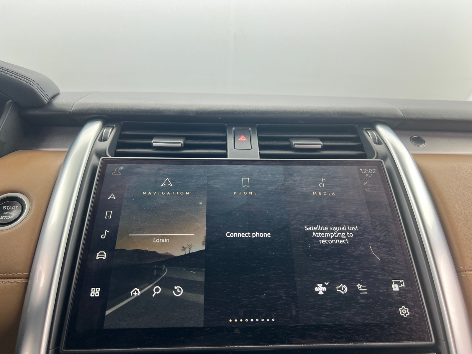 Thumbnail: 2023 Land Rover Discovery - 3