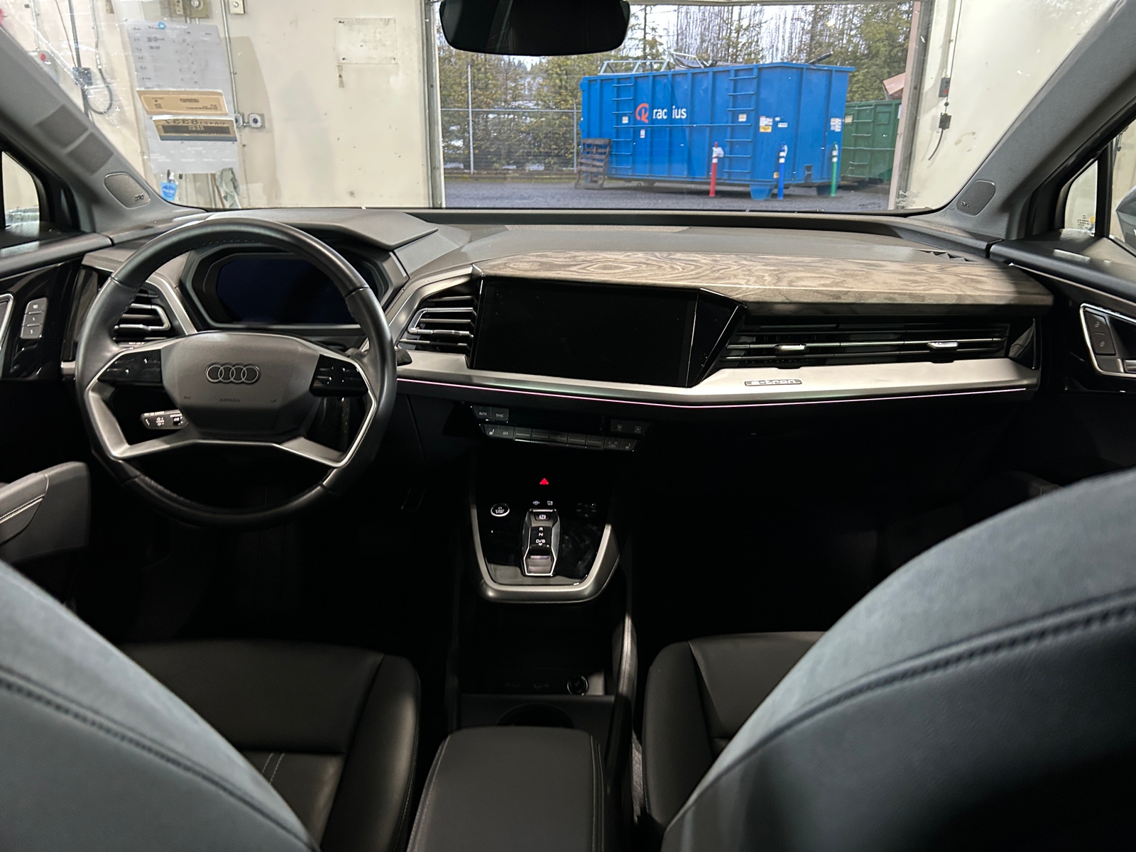 Thumbnail: 2023 Audi Q4 e-tron - 2