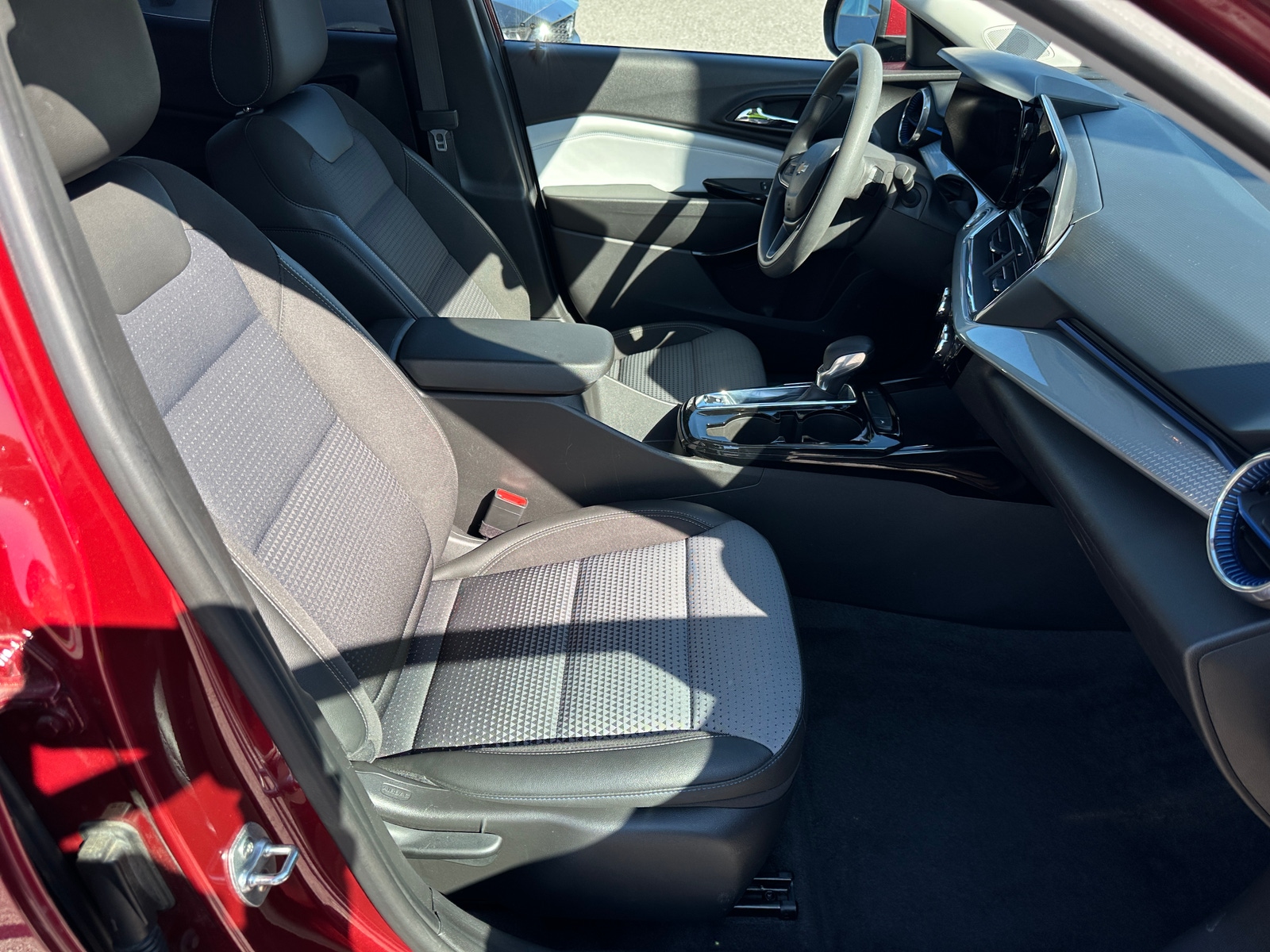 Thumbnail: 2025 Chevrolet Trax - 2