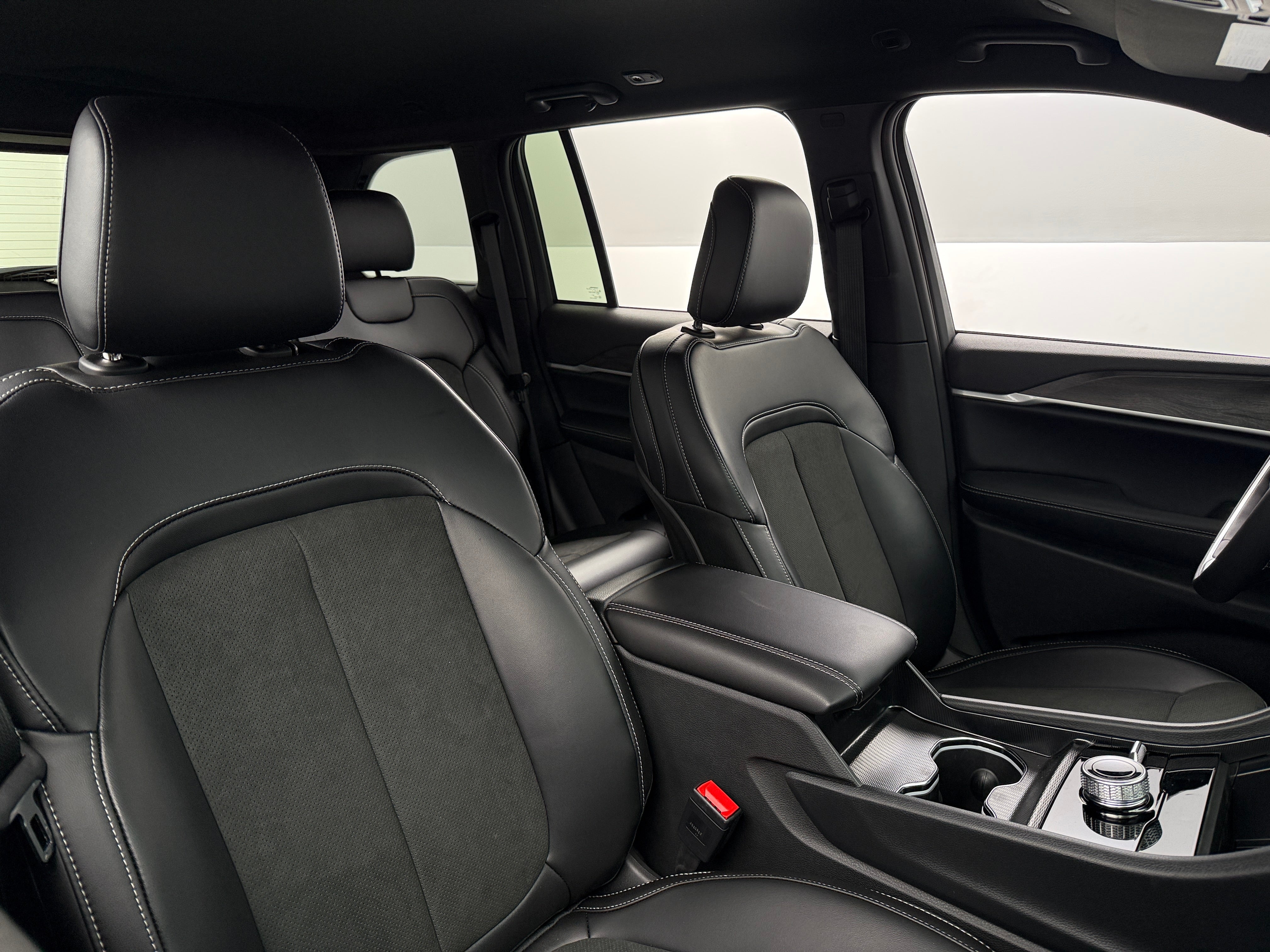 2026 Jeep Grand Cherokee Laredo - Photo 2