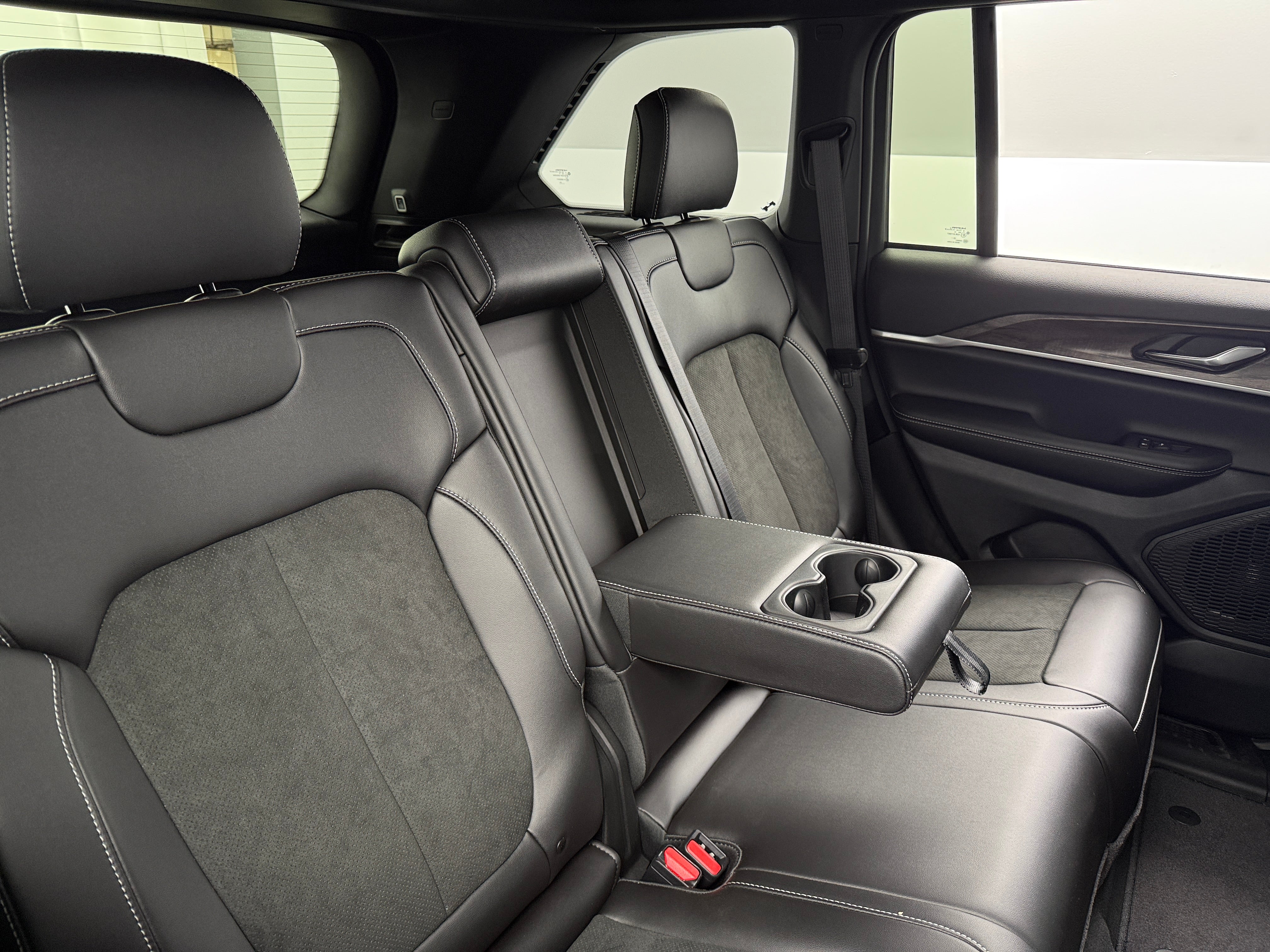 2026 Jeep Grand Cherokee Laredo - Photo 9