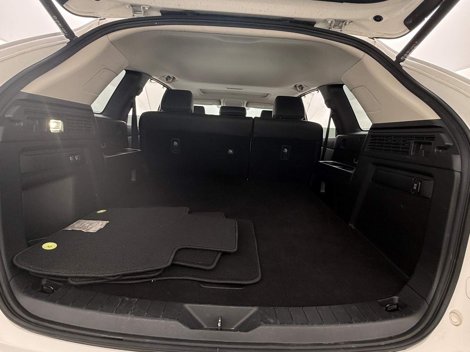 Thumbnail: 2025 Mazda CX-70 - 6