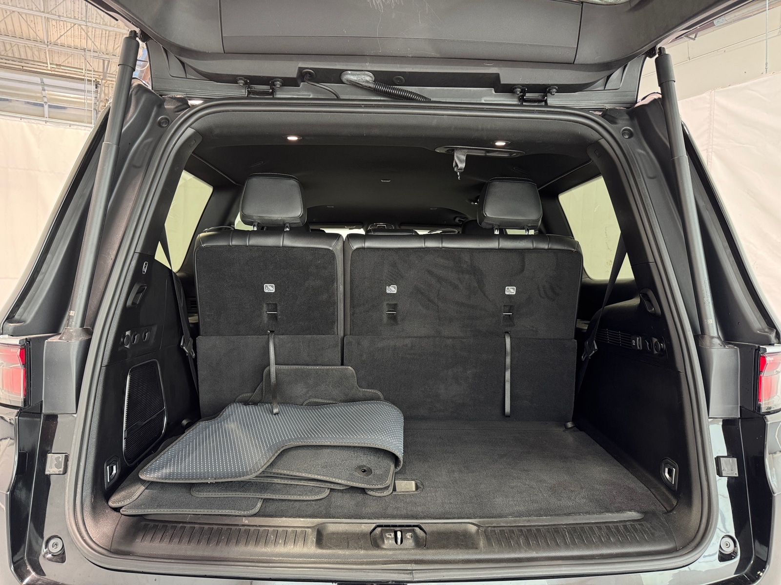 Thumbnail: 2022 Jeep Wagoneer - 6