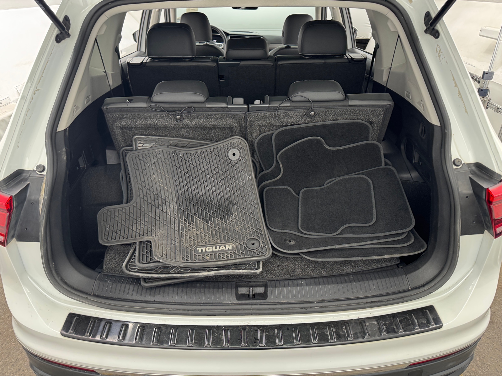 Thumbnail: 2023 Volkswagen Tiguan - 6