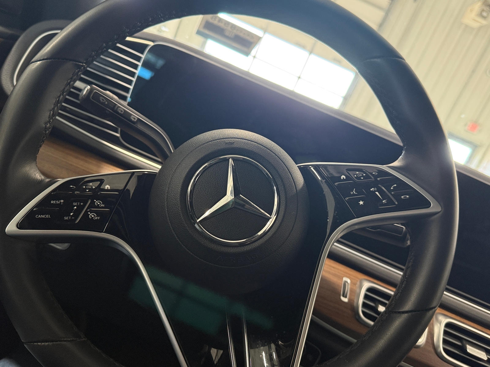 Thumbnail: 2025 Mercedes-Benz GLE - 4