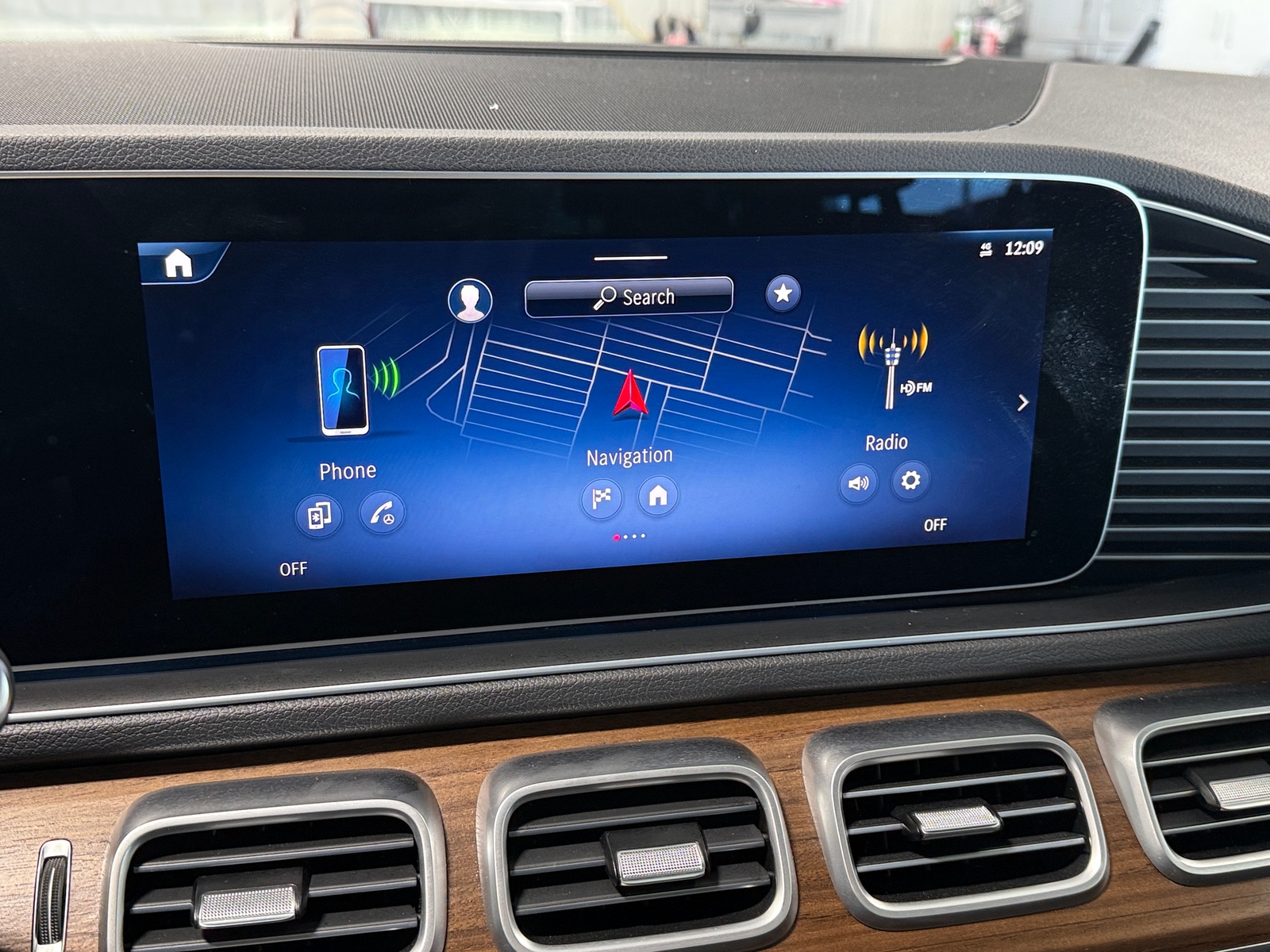 Thumbnail: 2025 Mercedes-Benz GLE - 3