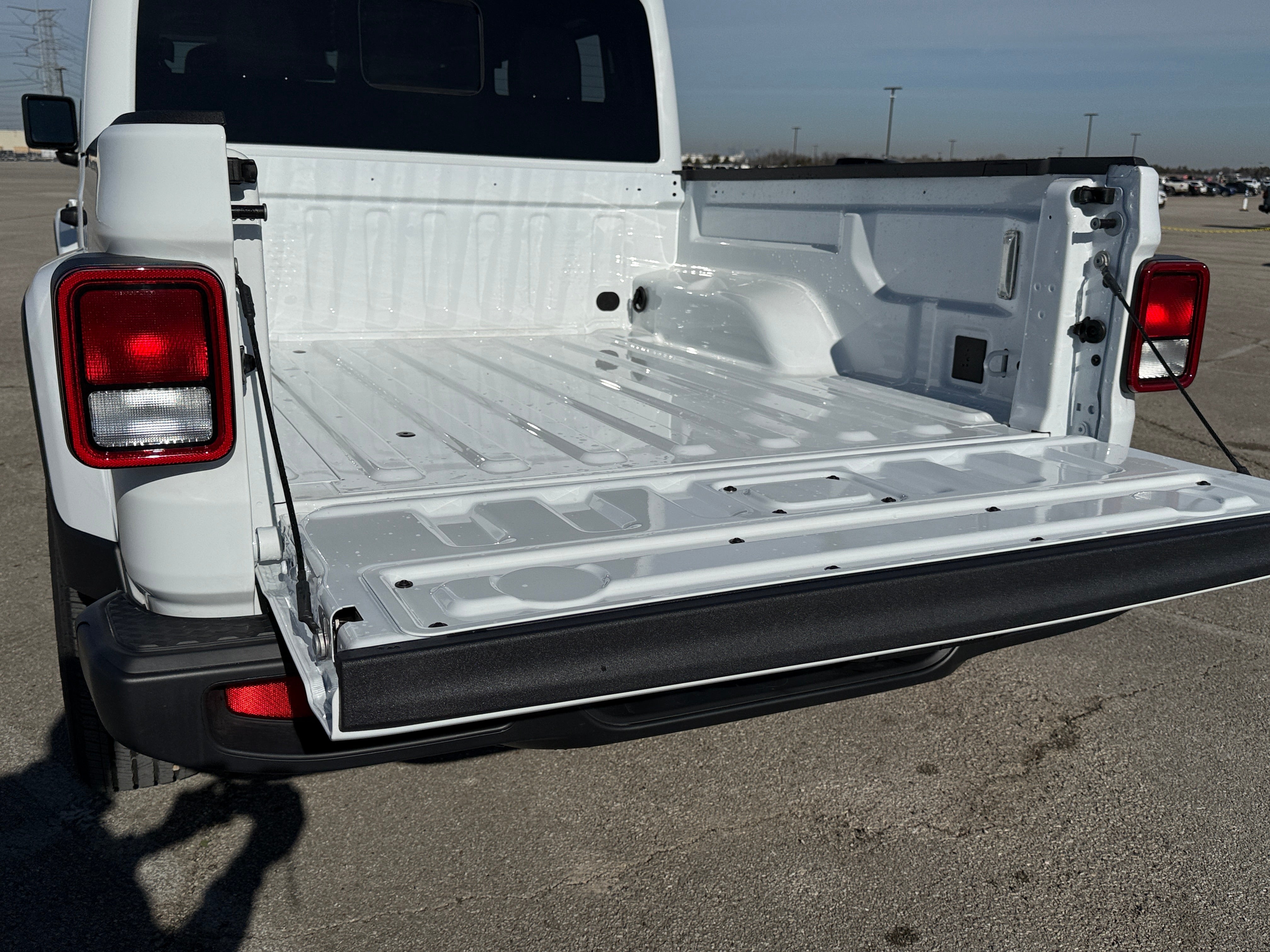 2026 Jeep Gladiator Sahara Auto's photo