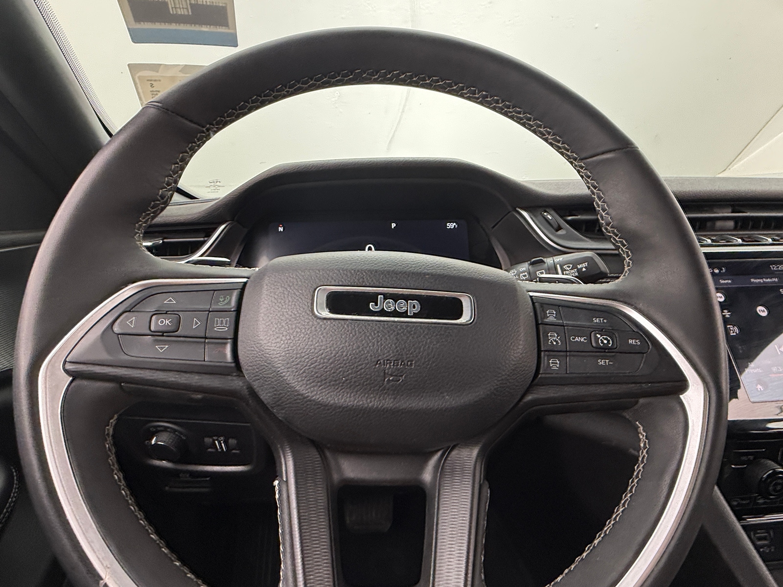 Thumbnail: 2023 Jeep Grand Cherokee L - 4