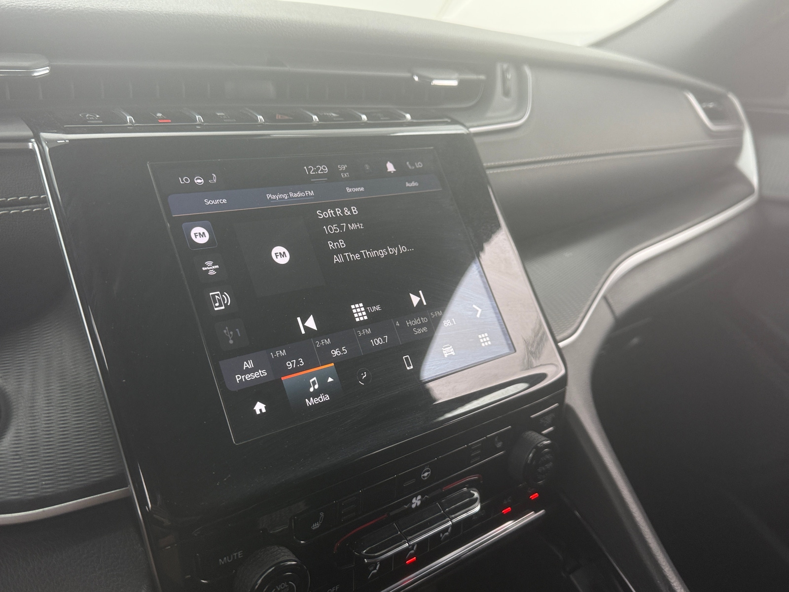 Thumbnail: 2023 Jeep Grand Cherokee L - 3