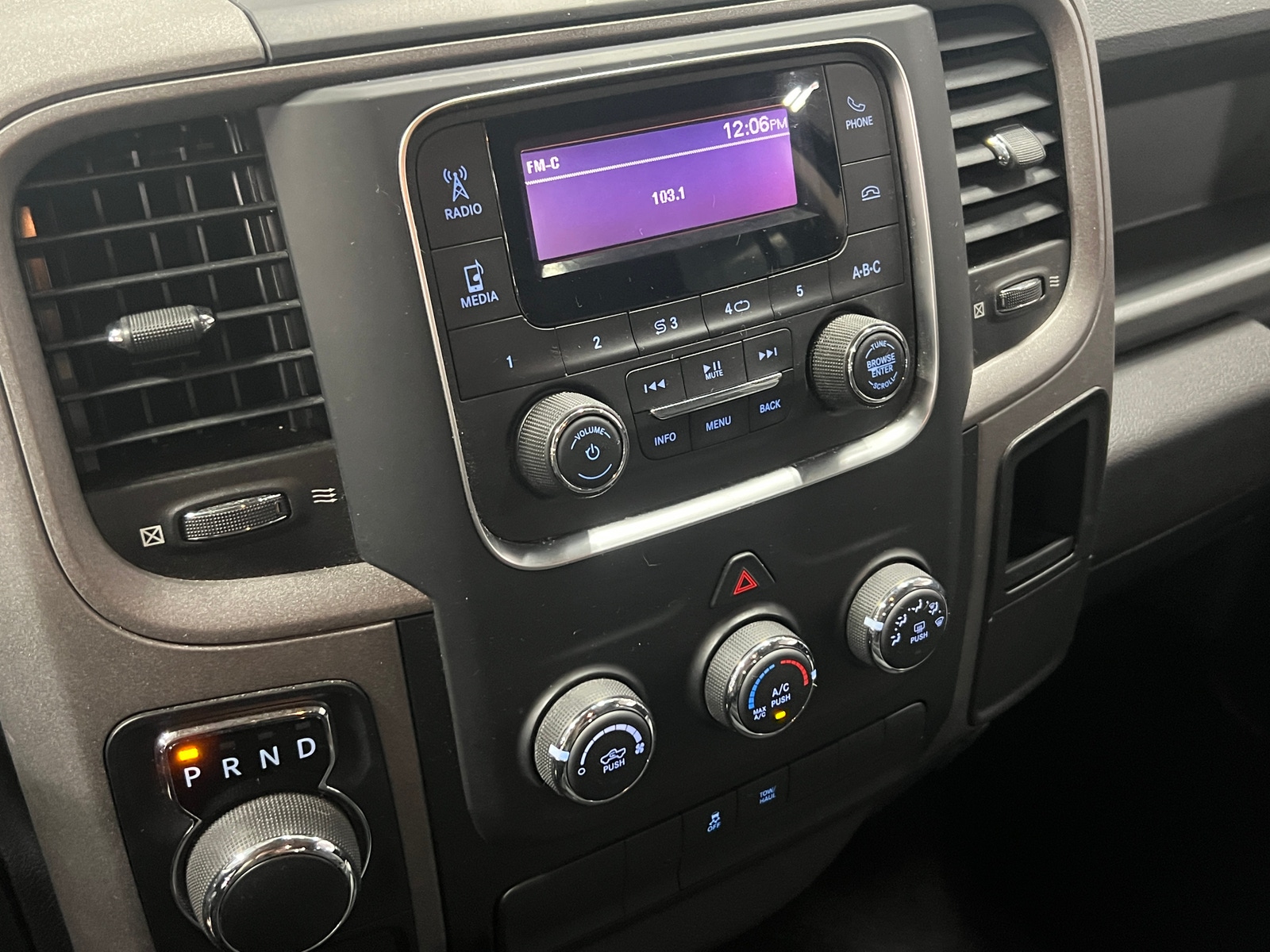 Thumbnail: 2019 RAM 1500 Classic - 3