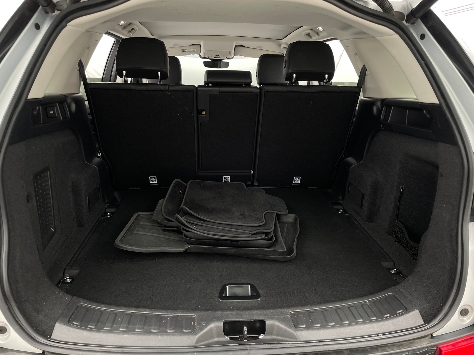 Thumbnail: 2021 Land Rover Discovery Sport - 6