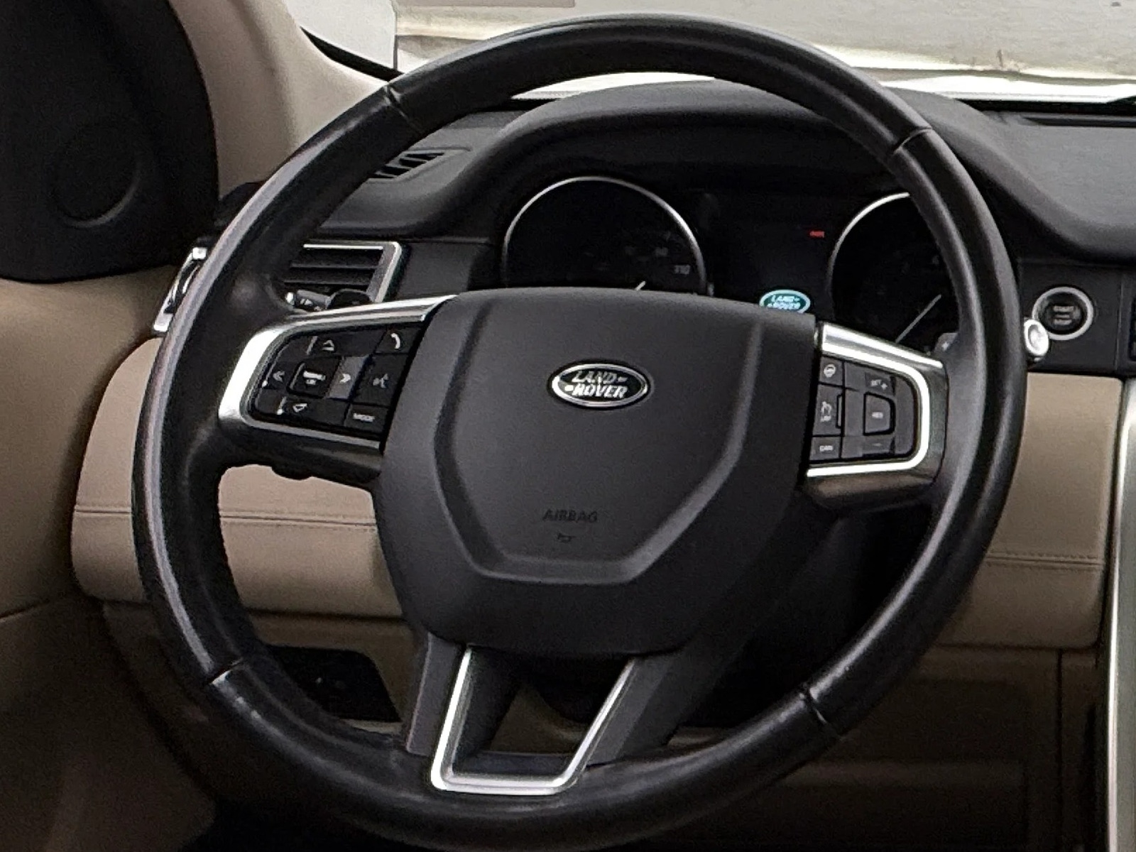 Thumbnail: 2019 Land Rover Discovery Sport - 4