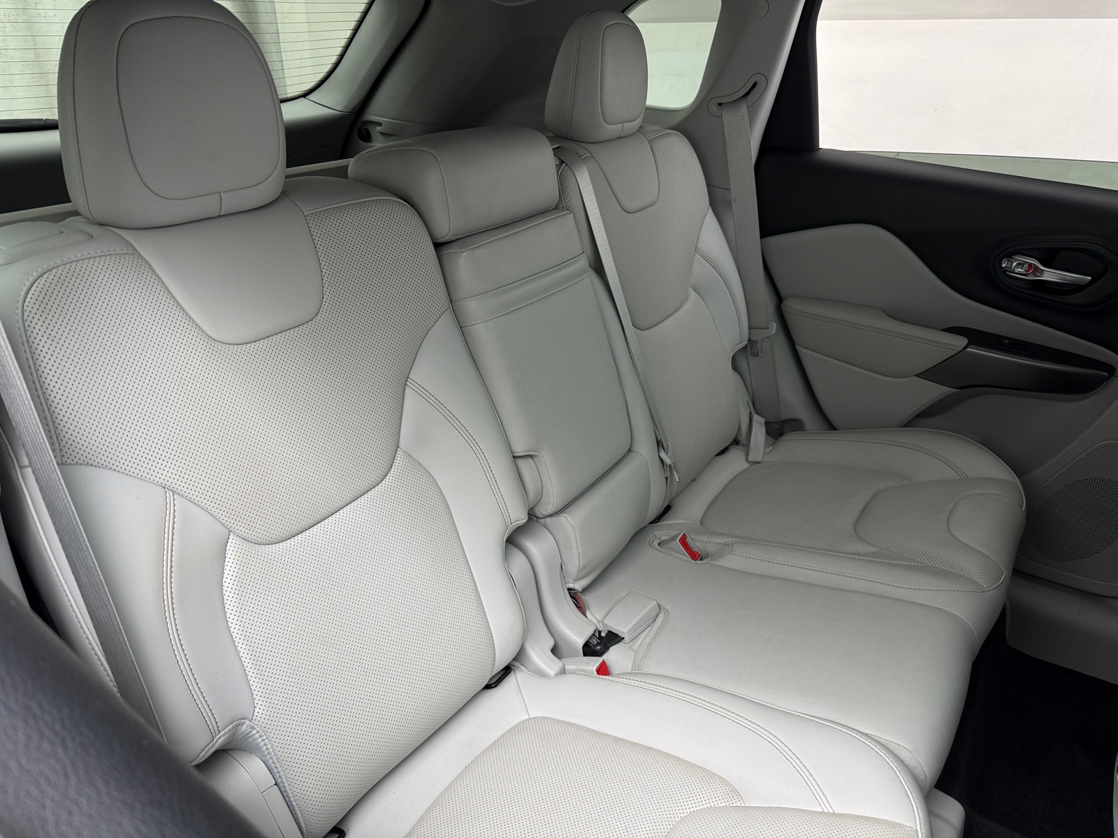 Thumbnail: 2019 Jeep Cherokee - 5