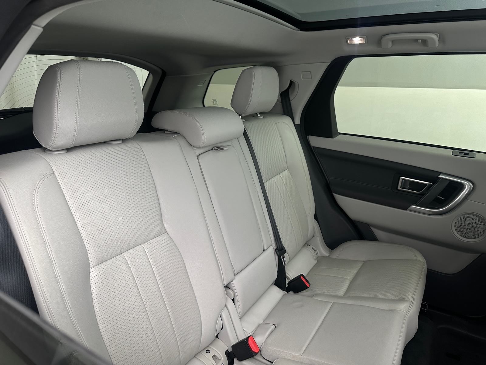 Thumbnail: 2019 Land Rover Discovery Sport - 5