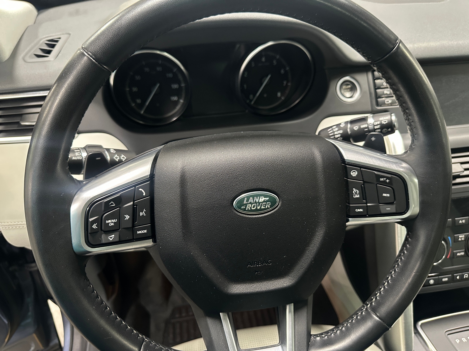Thumbnail: 2019 Land Rover Discovery Sport - 4