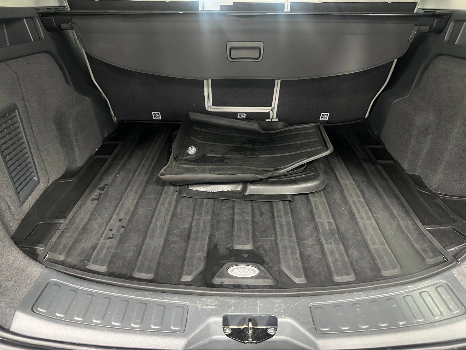 Thumbnail: 2019 Land Rover Discovery Sport - 6