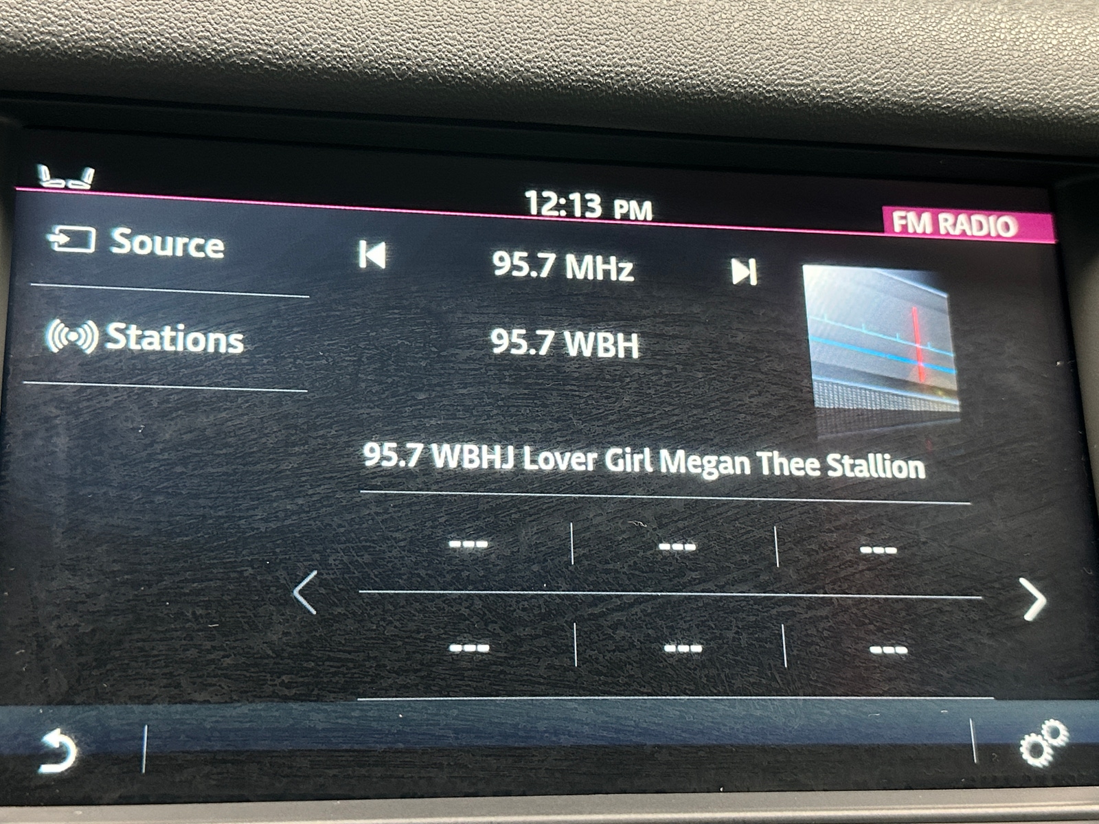 Thumbnail: 2019 Land Rover Discovery Sport - 3