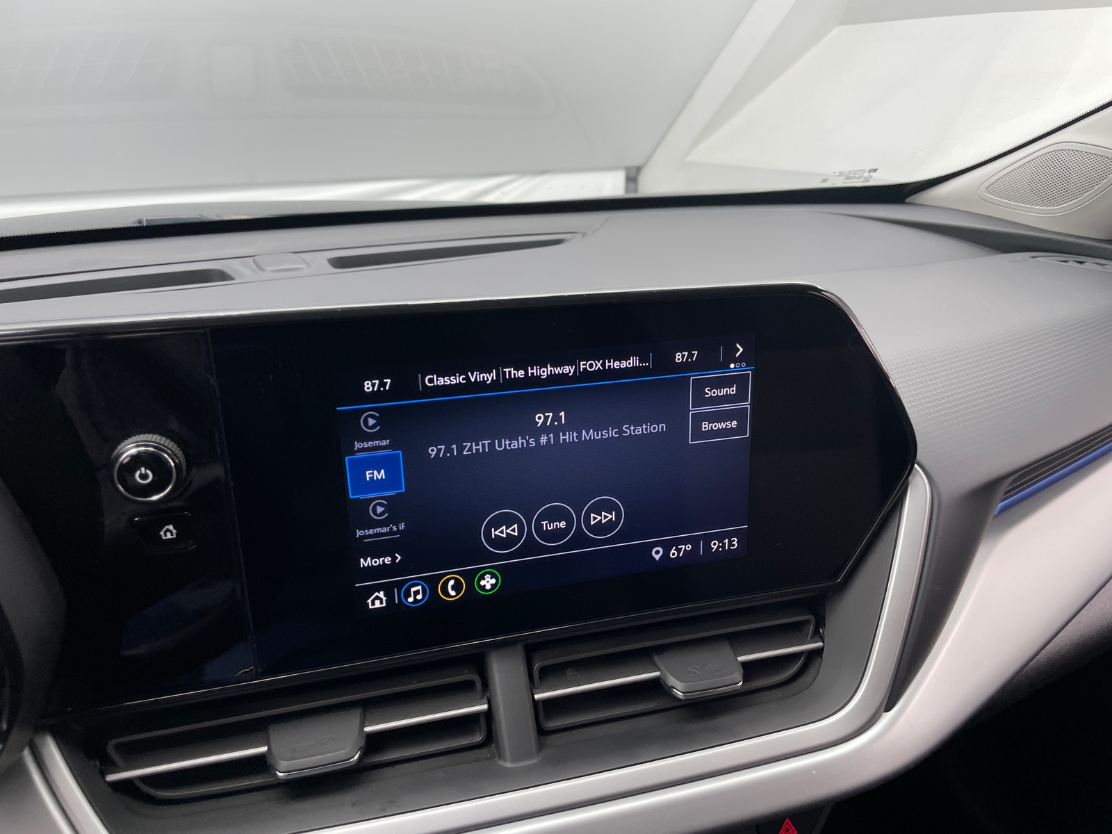 Thumbnail: 2025 Chevrolet Trax - 4