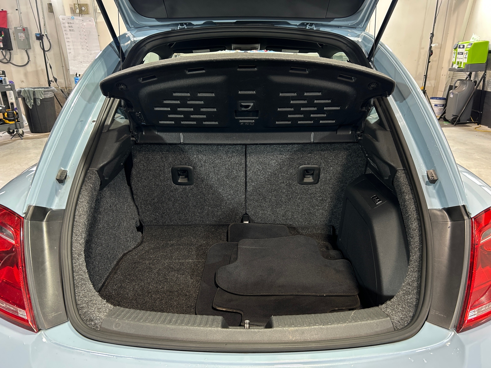 Thumbnail: 2012 Volkswagen Beetle - 6