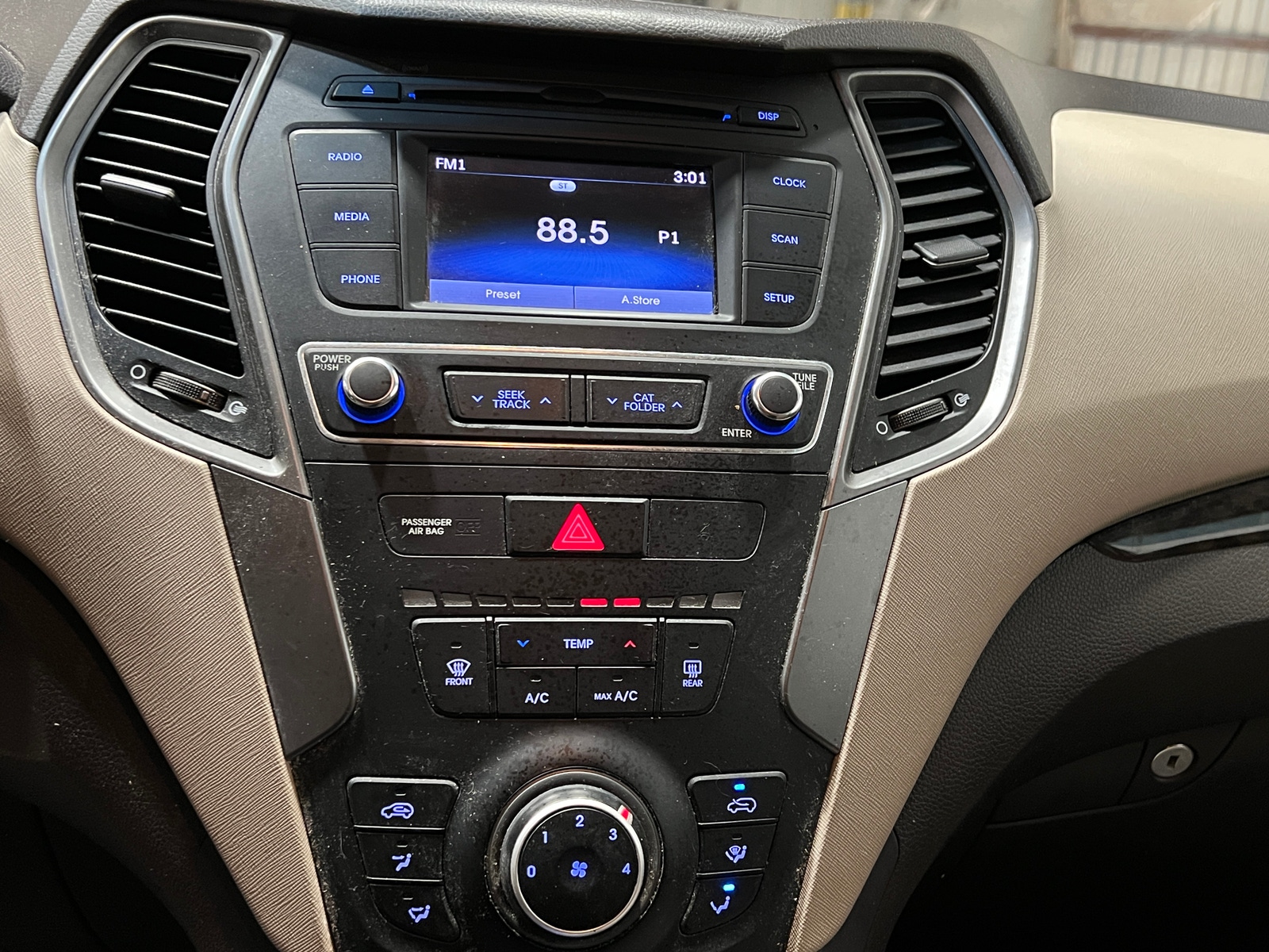 Thumbnail: 2017 Hyundai Santa Fe - 4