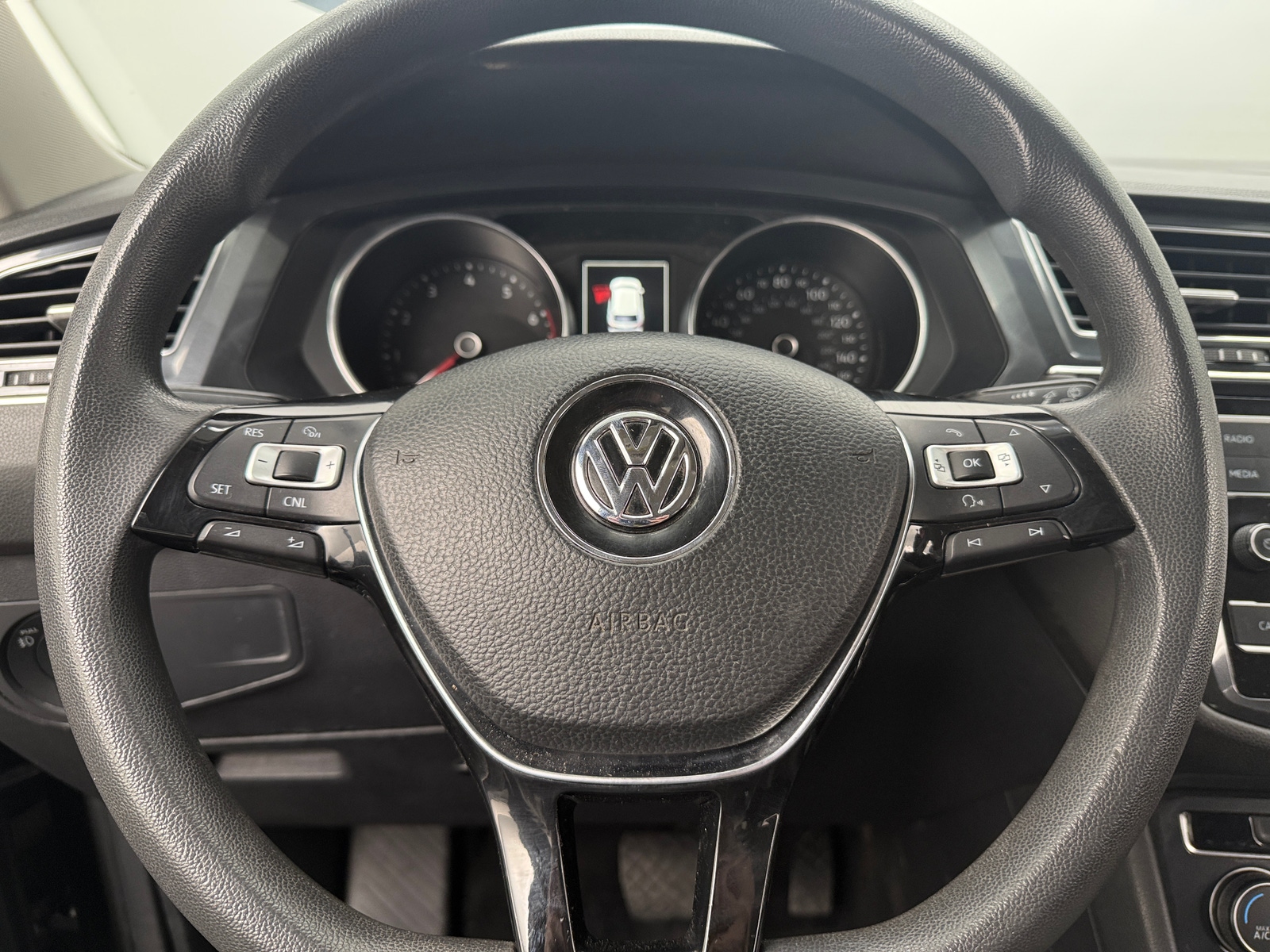 Thumbnail: 2018 Volkswagen Tiguan - 5