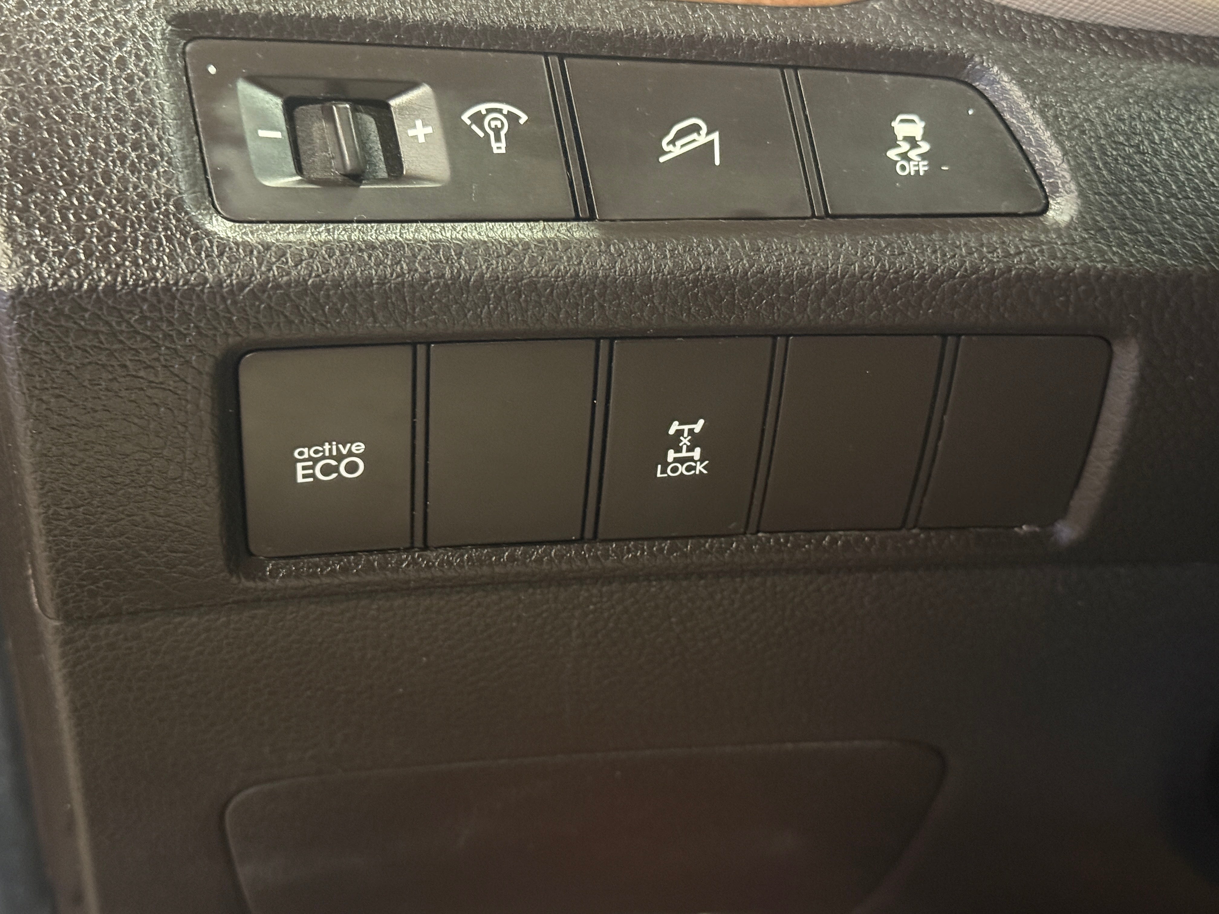 2014 Hyundai Santa Fe - Image 1