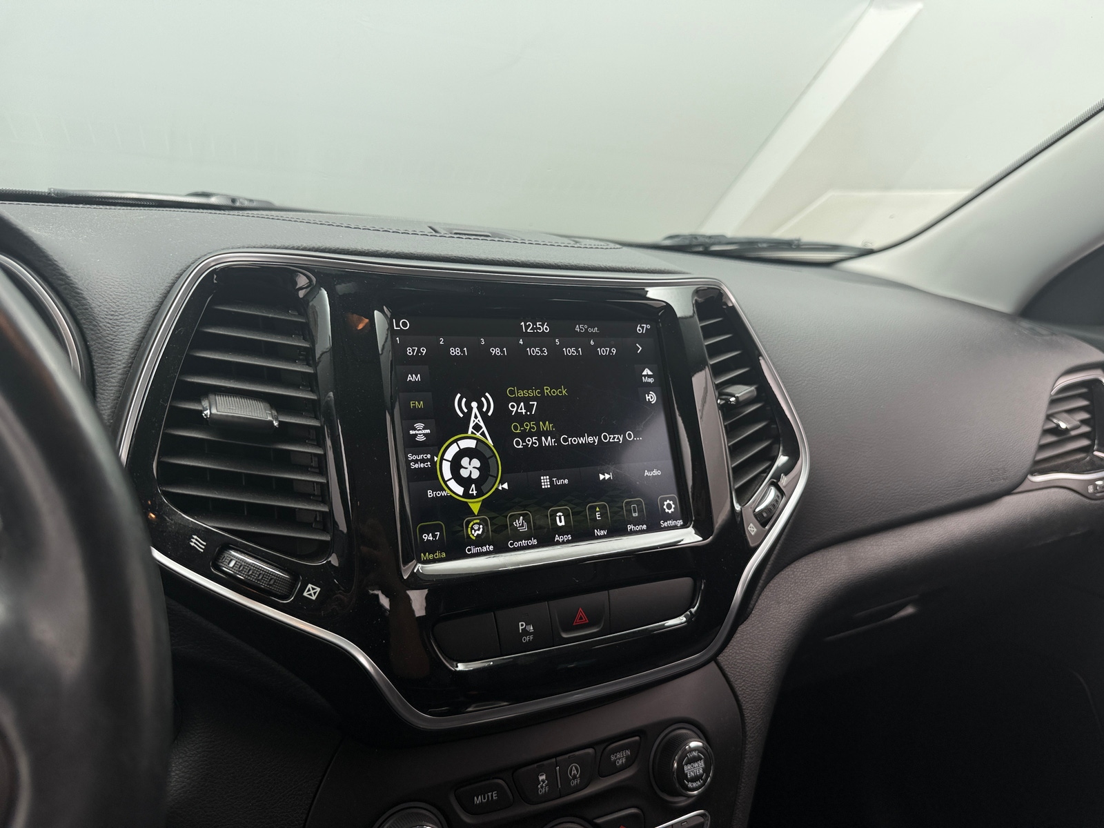 Thumbnail: 2020 Jeep Cherokee - 3