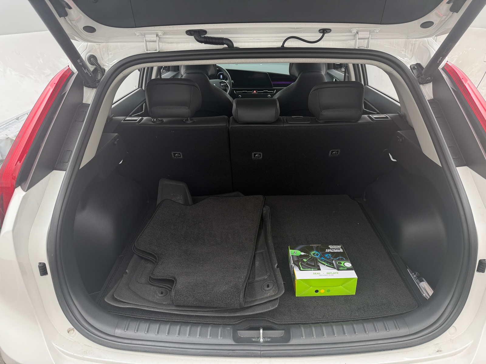 Thumbnail: 2024 Kia Niro - 7