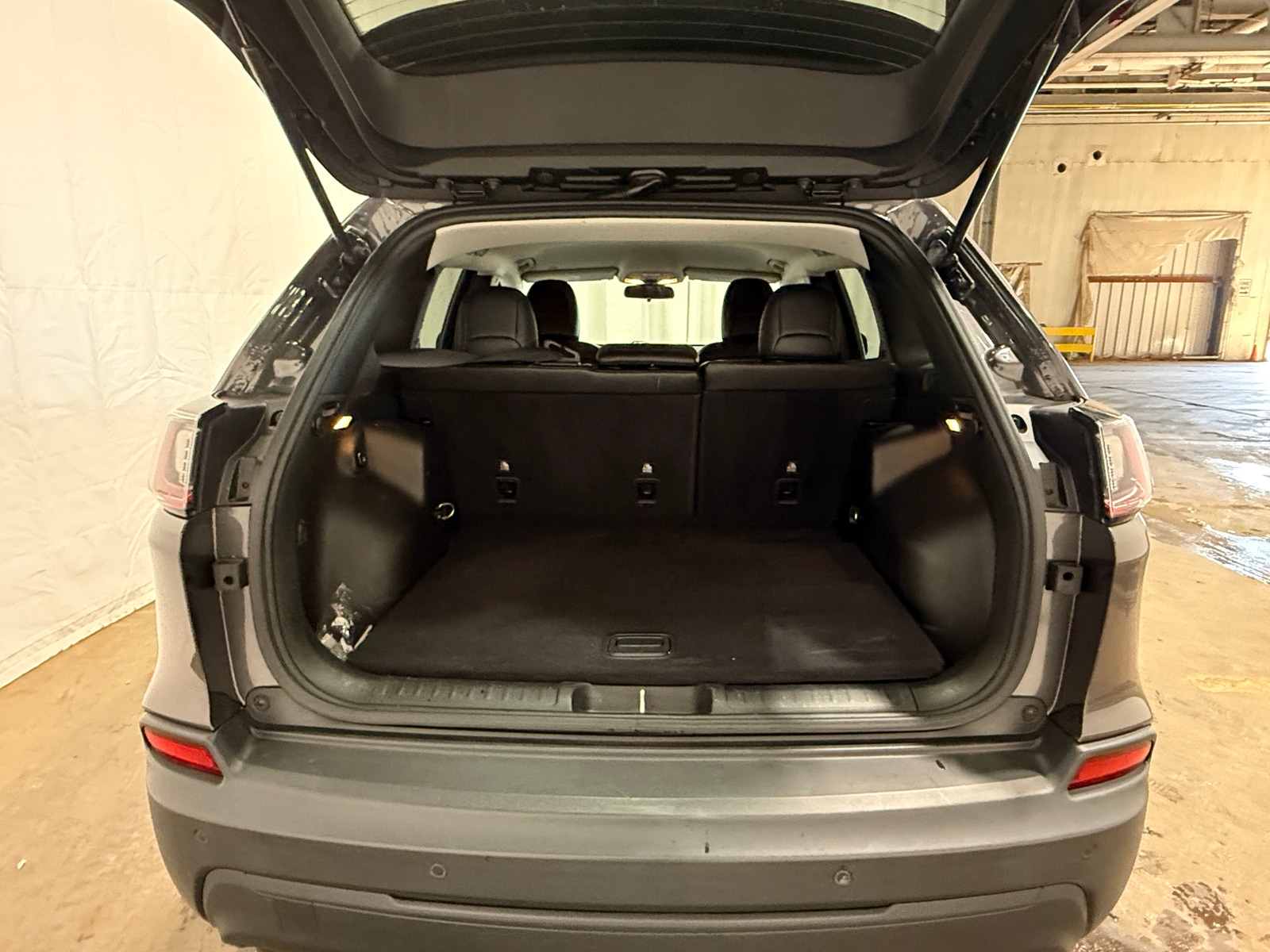 Thumbnail: 2019 Jeep Cherokee - 7