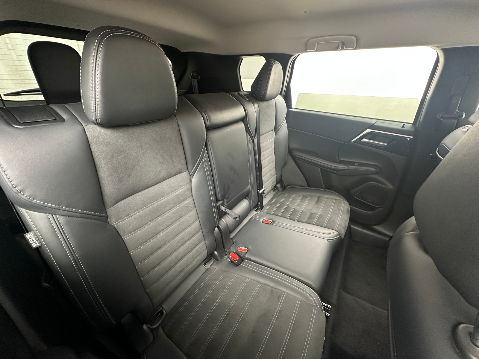 Thumbnail: 2024 Mitsubishi Outlander - 5