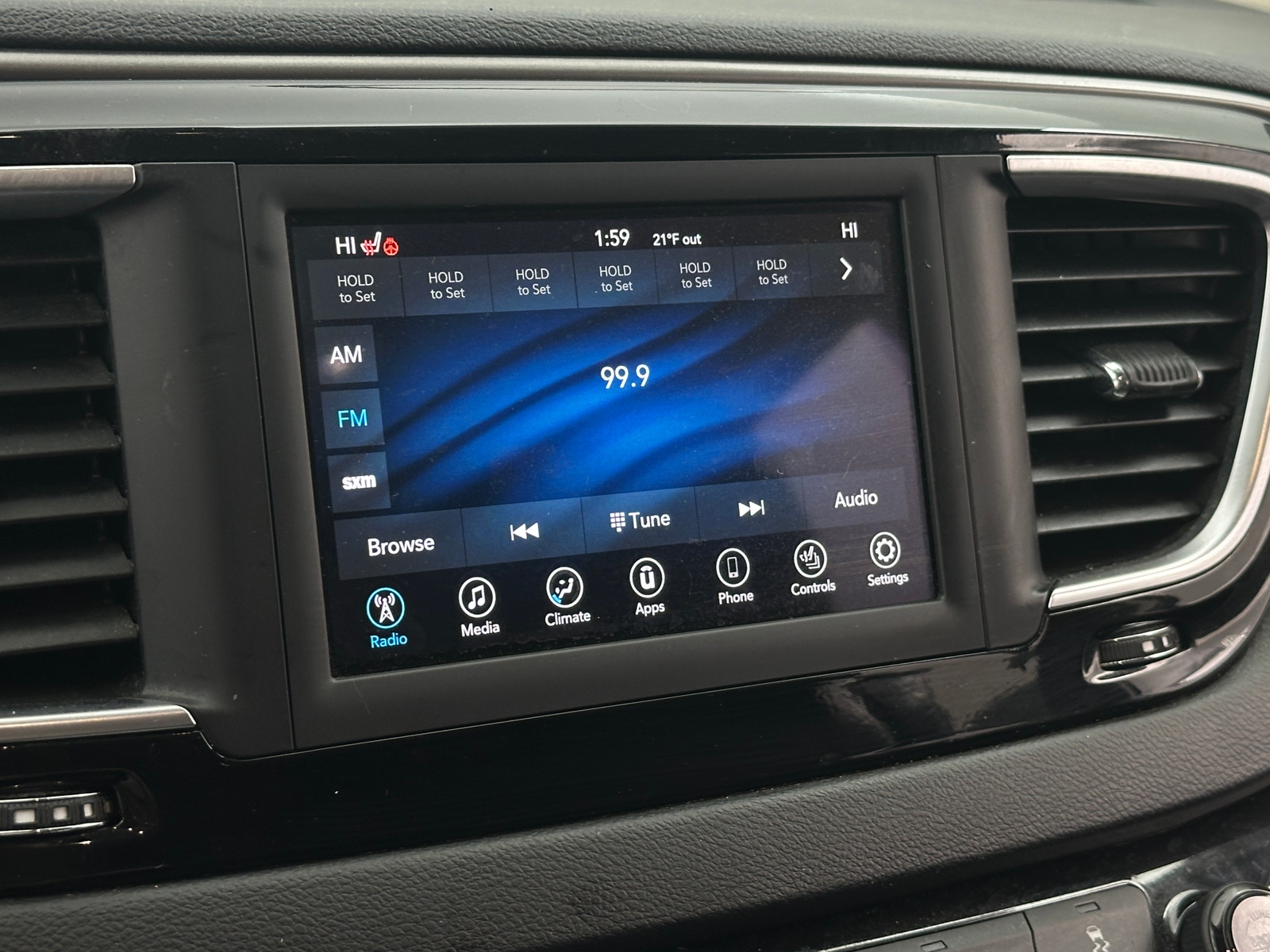 Thumbnail: 2020 Chrysler Pacifica - 3