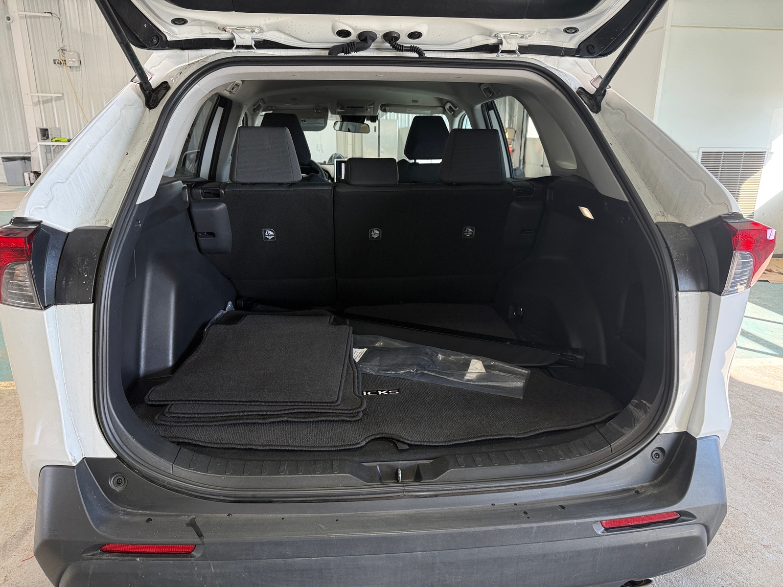 Thumbnail: 2025 Toyota RAV4 - 7