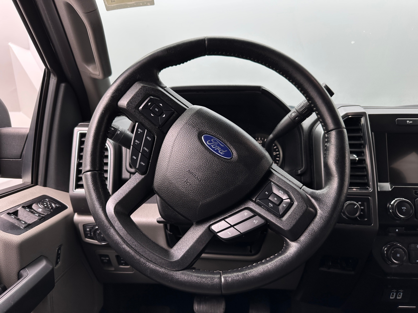 Thumbnail: 2018 Ford Econoline - 5