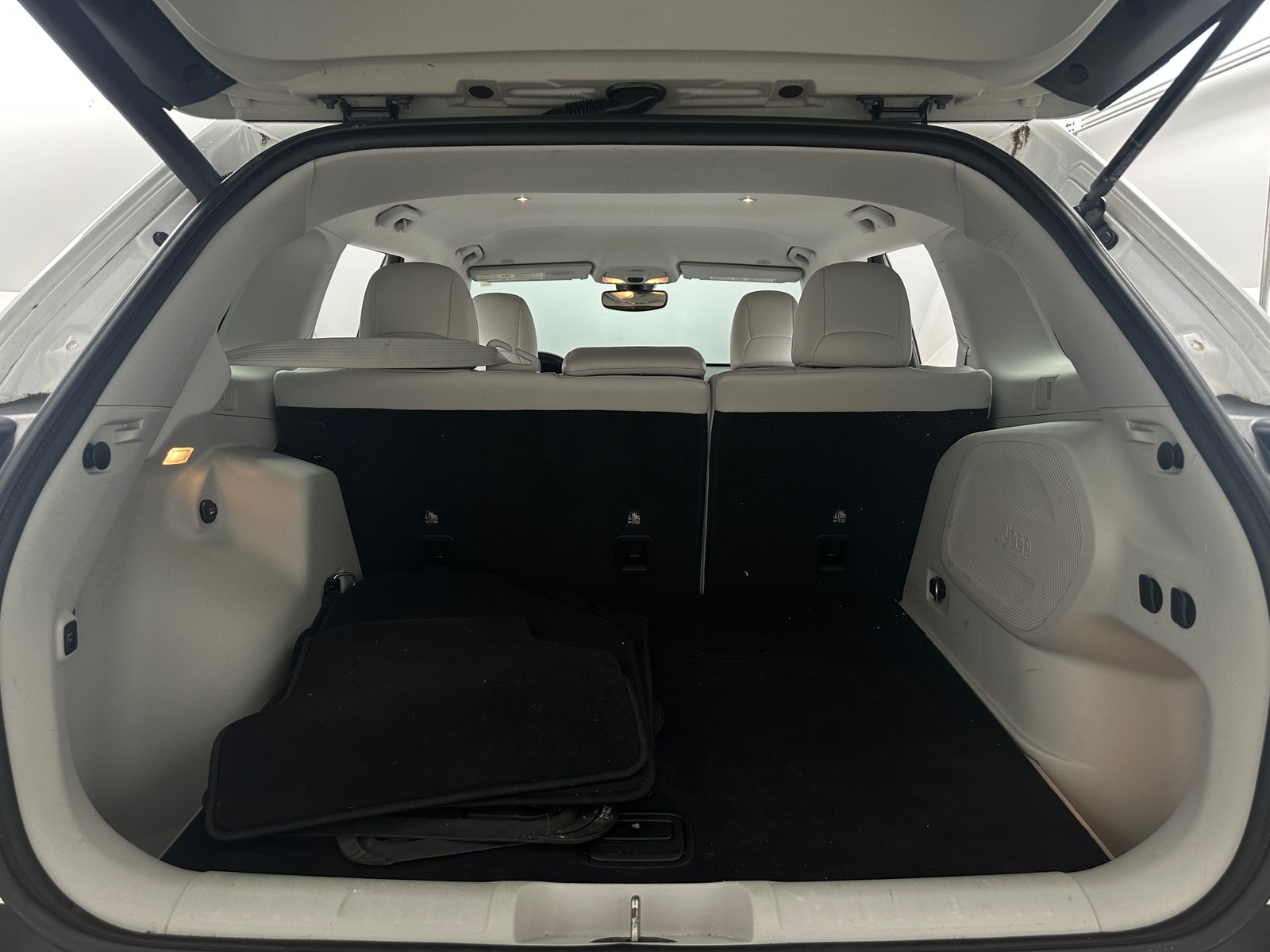 Thumbnail: 2019 Jeep Cherokee - 6