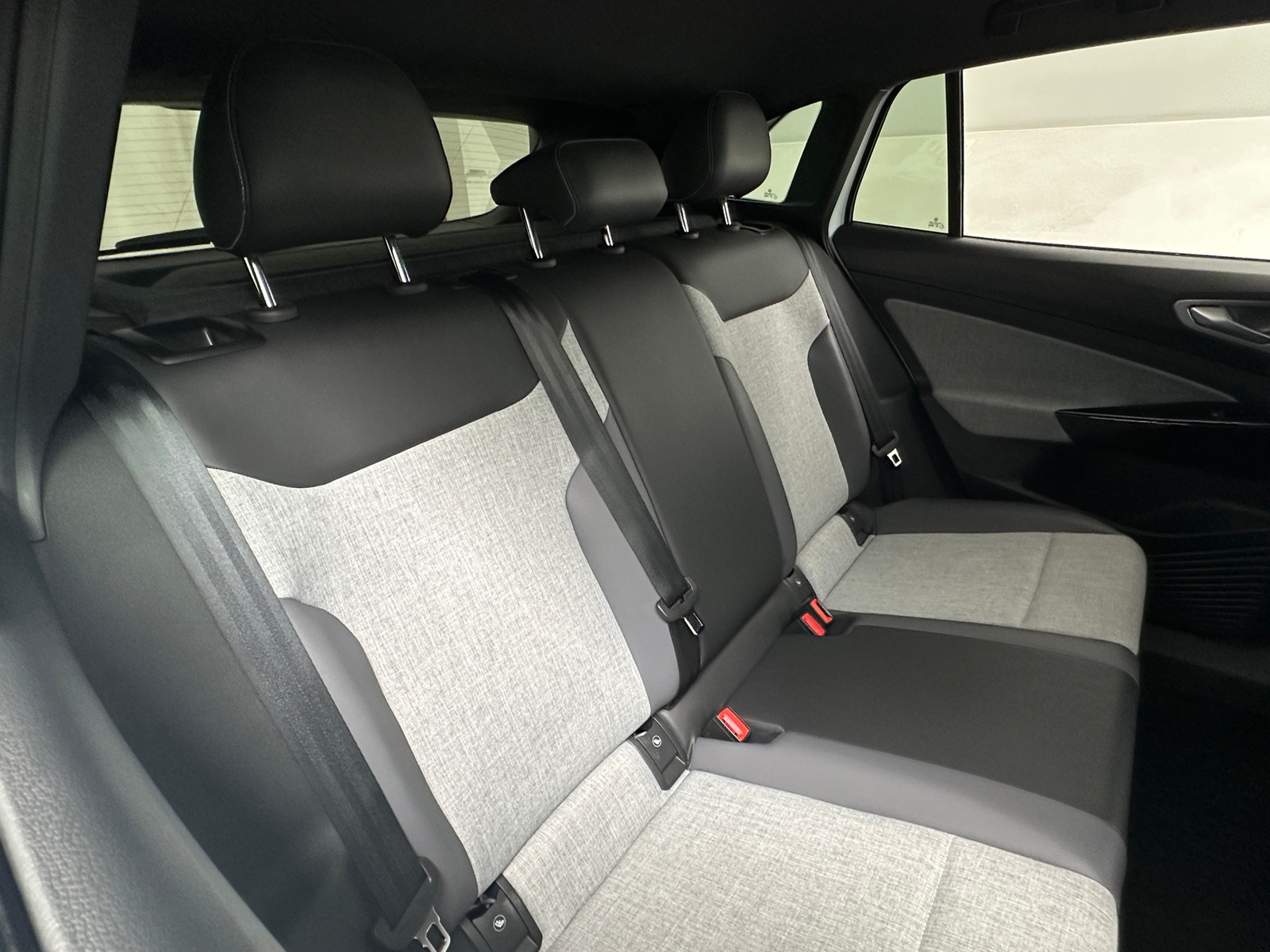 Thumbnail: 2023 Volkswagen ID.4 - 6