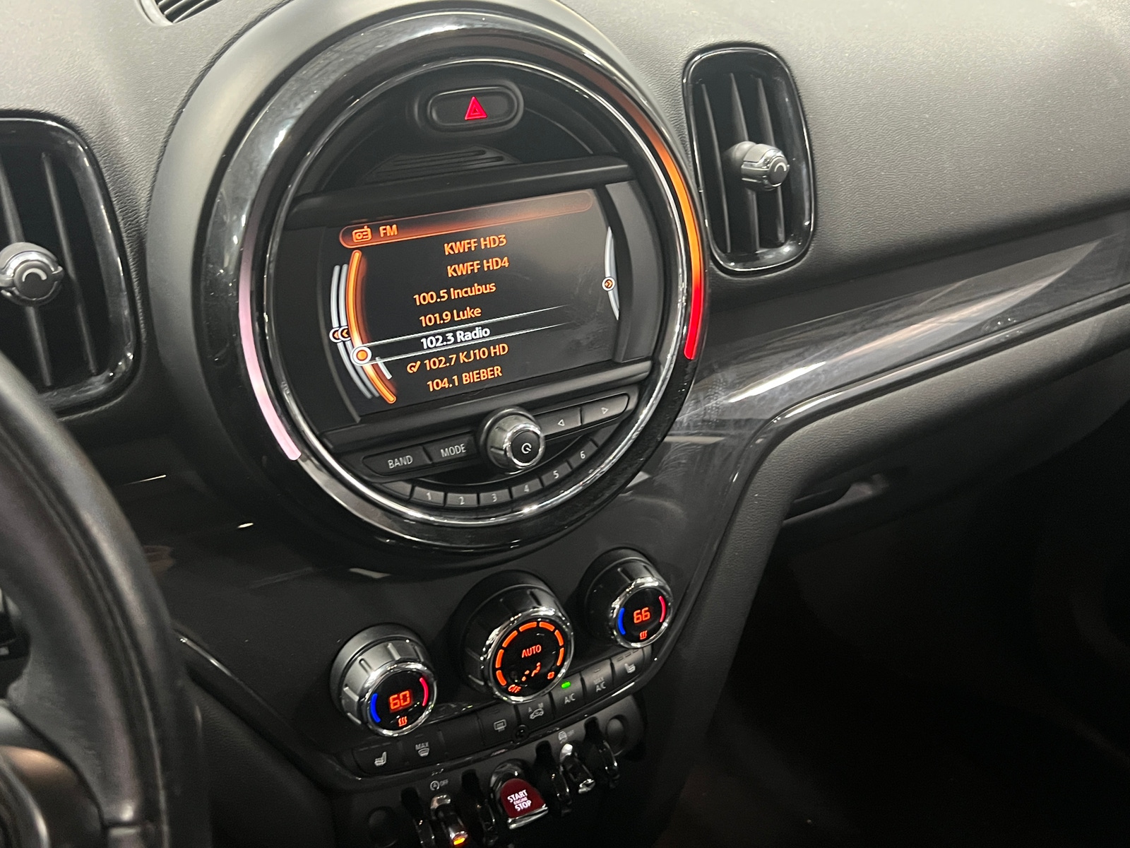 Thumbnail: 2017 MINI Cooper Countryman - 3