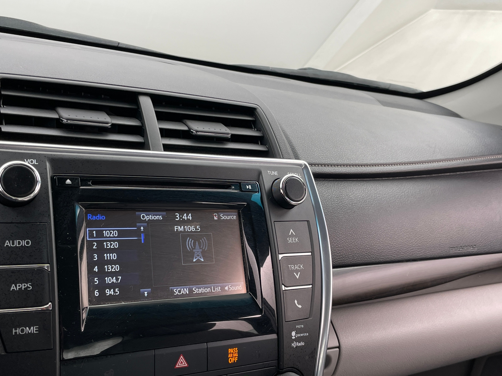 Thumbnail: 2015 Toyota Camry - 4