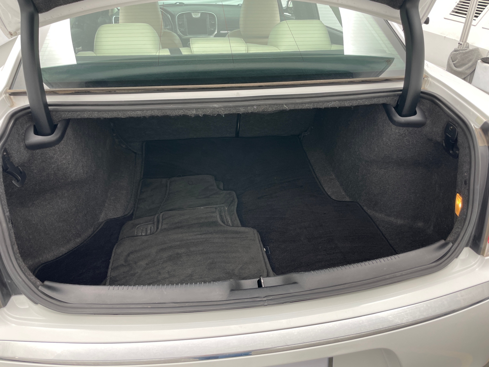 Thumbnail: 2017 Chrysler 300 - 6