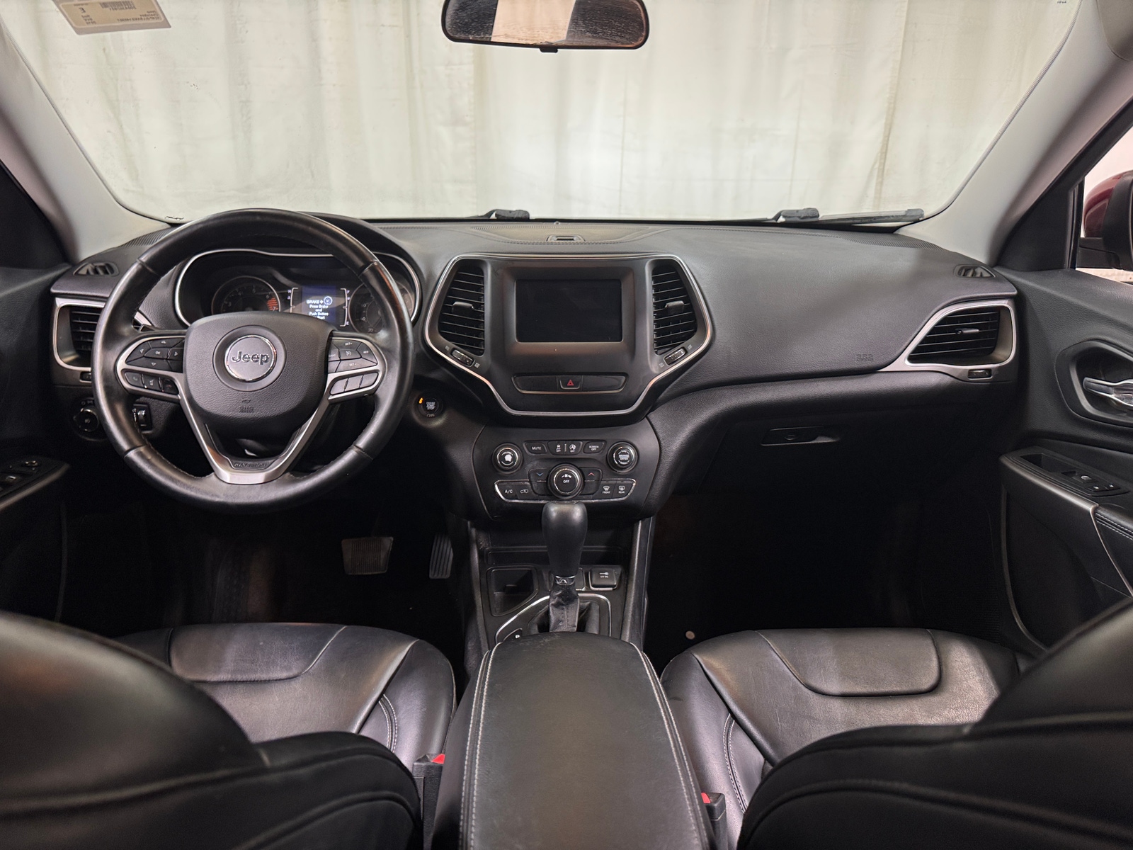 Thumbnail: 2019 Jeep Cherokee - 3