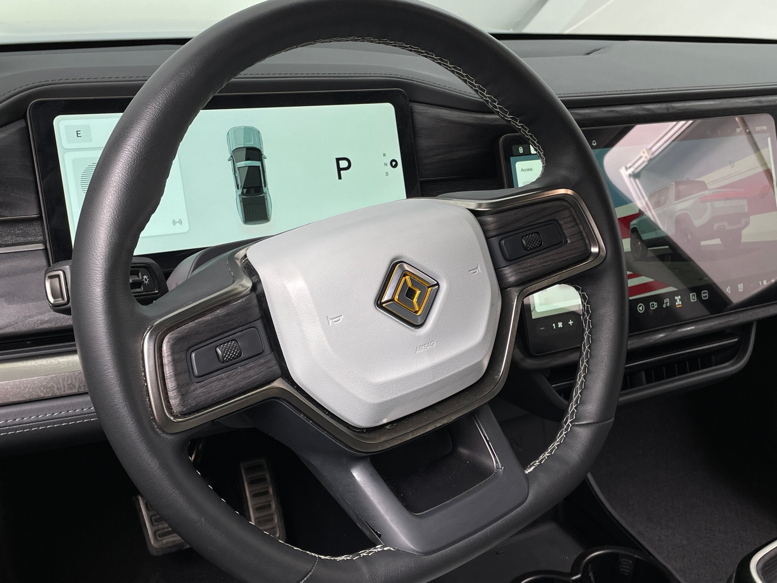 Thumbnail: 2023 Rivian R1T - 4