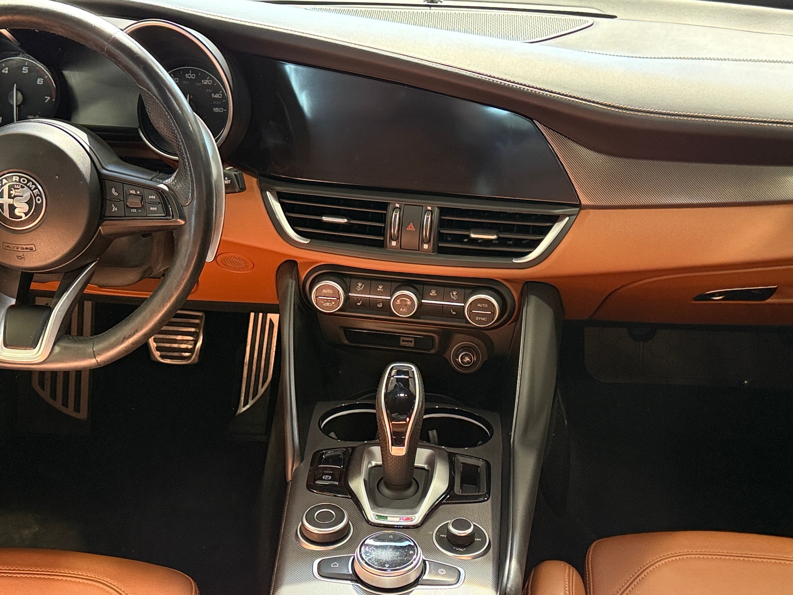 Thumbnail: 2021 Alfa Romeo Giulia - 3