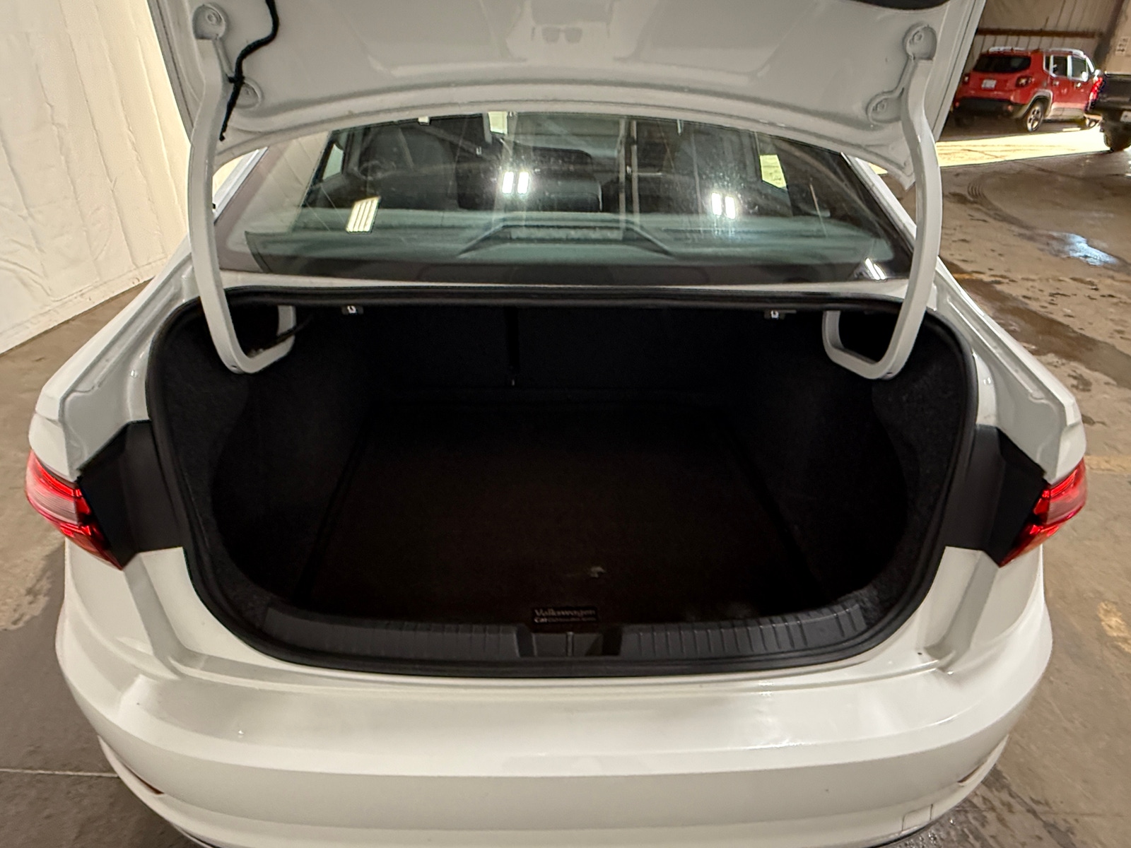 Thumbnail: 2019 Volkswagen Jetta - 6