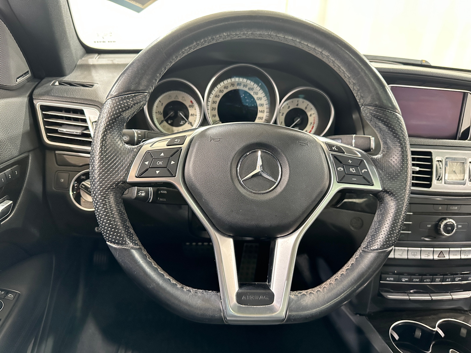 Thumbnail: 2017 Mercedes-Benz E-Class - 3