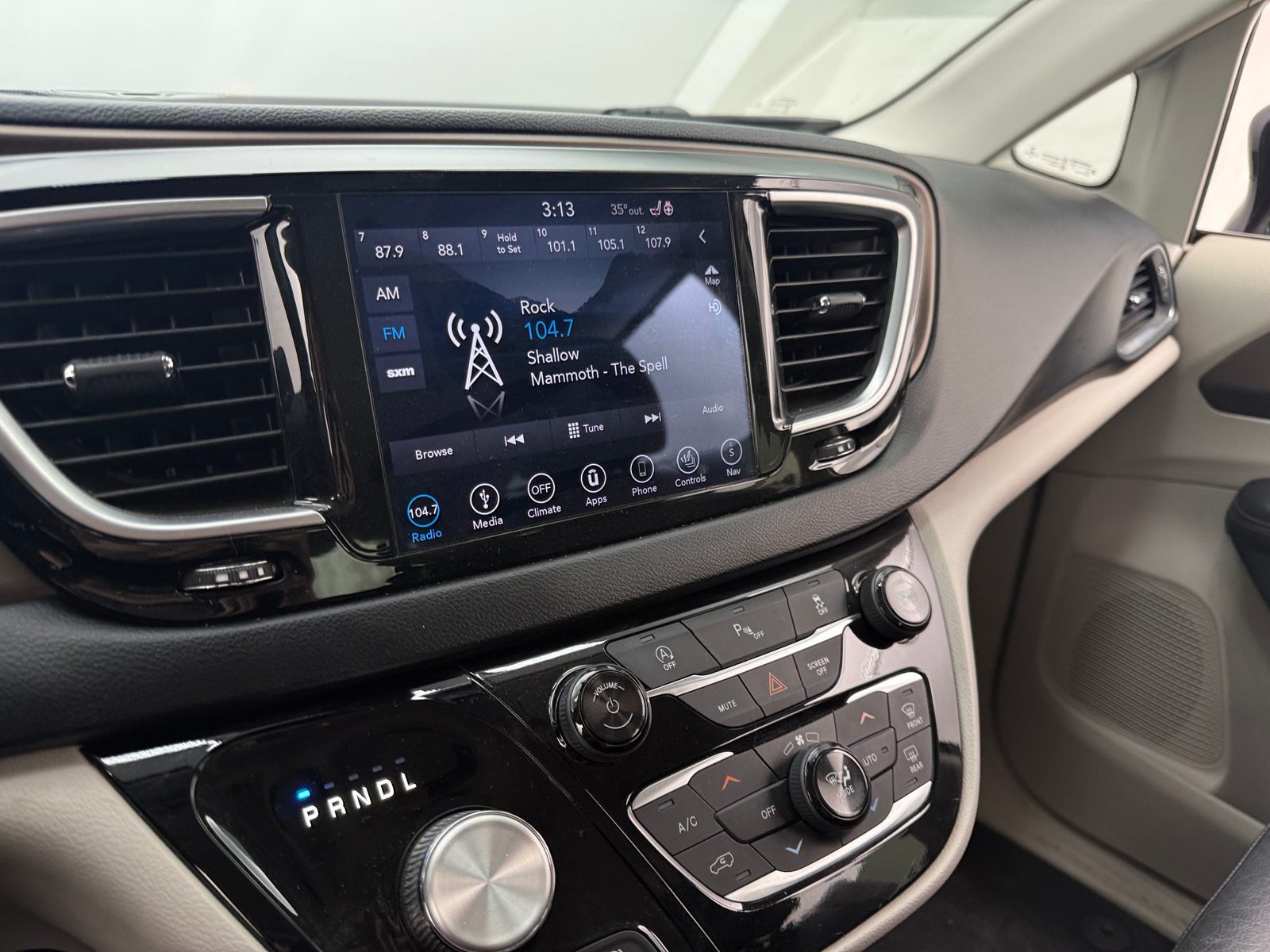 Thumbnail: 2019 Chrysler Pacifica - 3