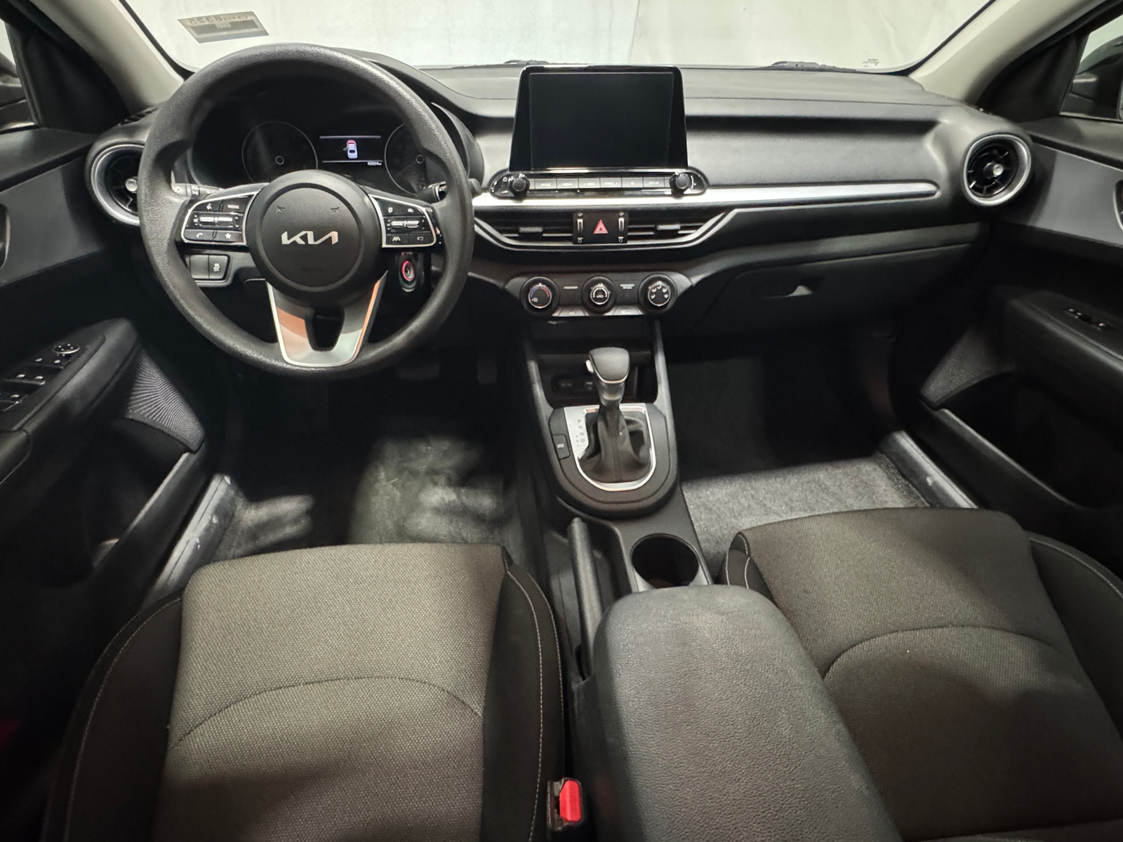 Thumbnail: 2023 Kia Forte - 3