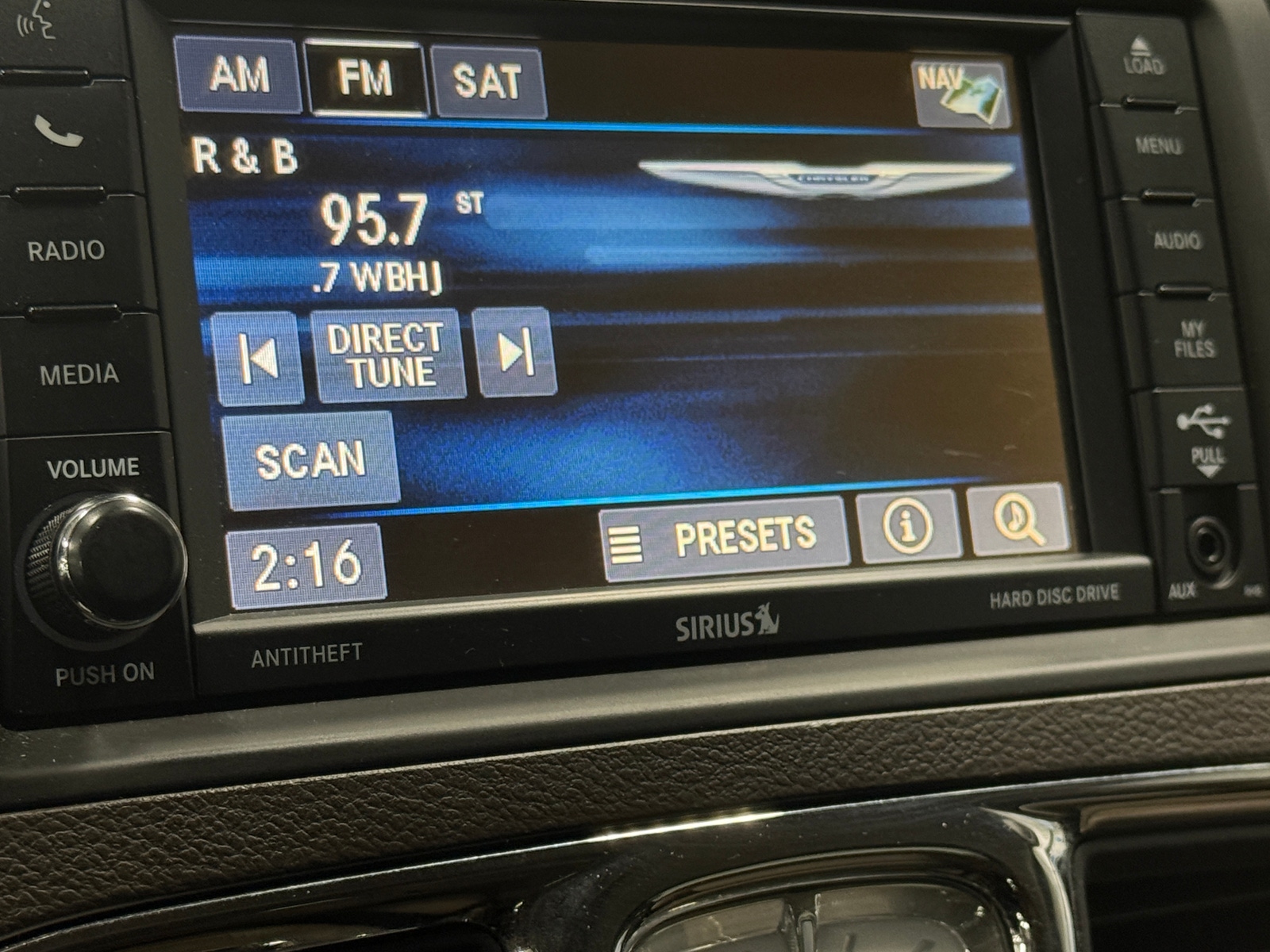 Thumbnail: 2016 Chrysler Town & Country - 3