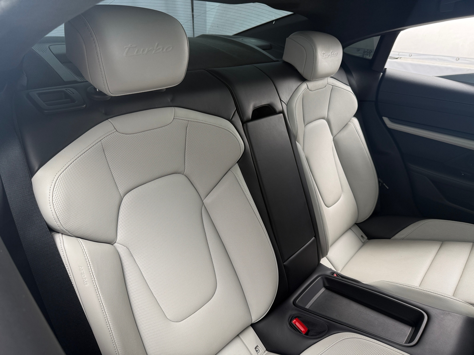 Thumbnail: 2022 Porsche Taycan - 6