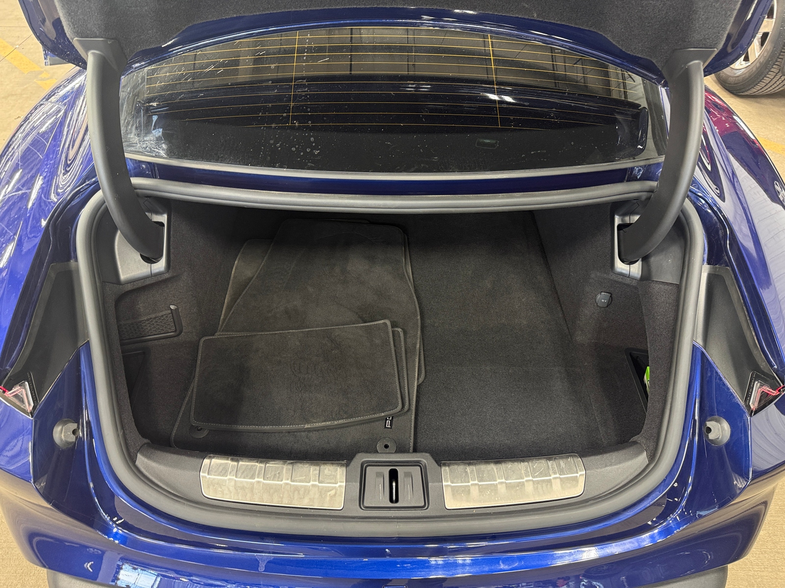 Thumbnail: 2022 Porsche Taycan - 7