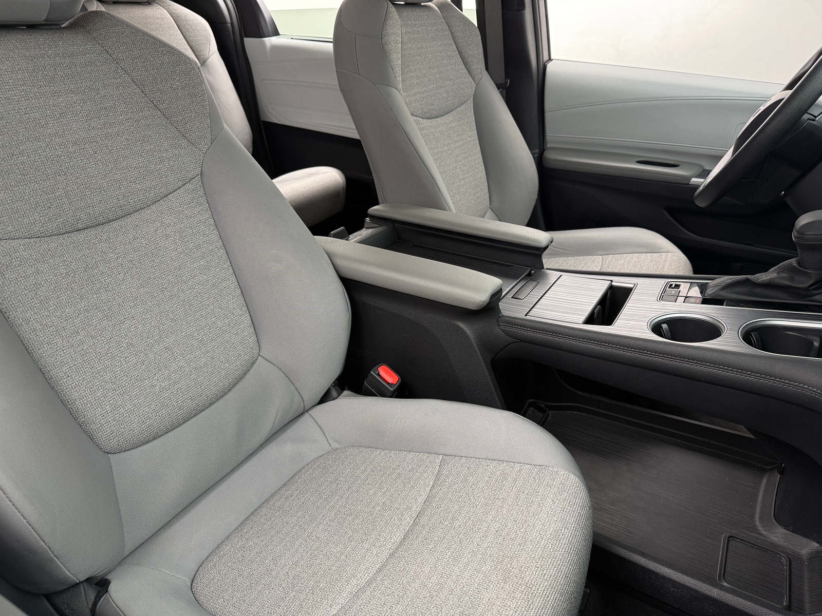 Thumbnail: 2025 Toyota Sienna - 2