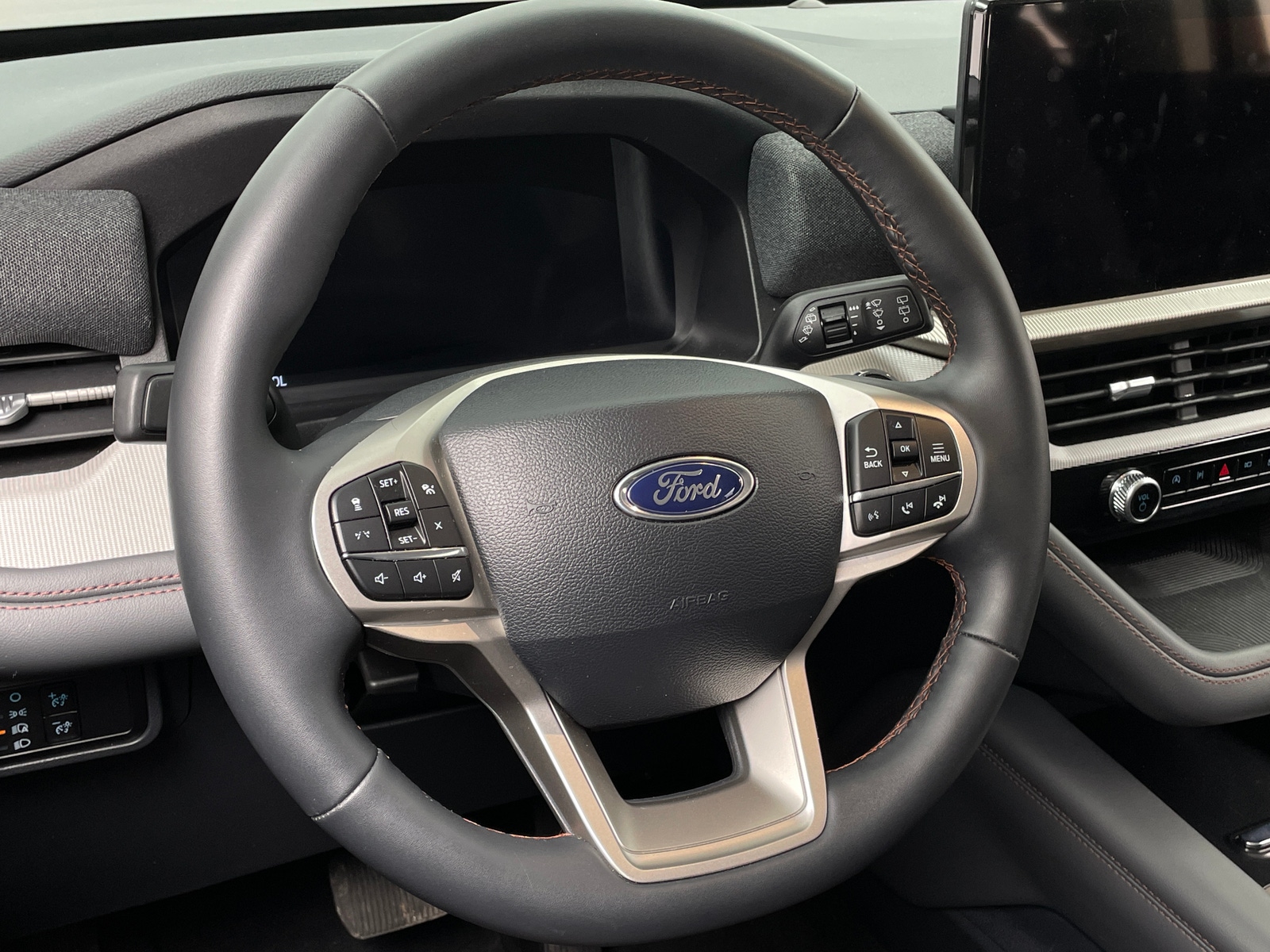 Thumbnail: 2025 Ford Explorer - 5